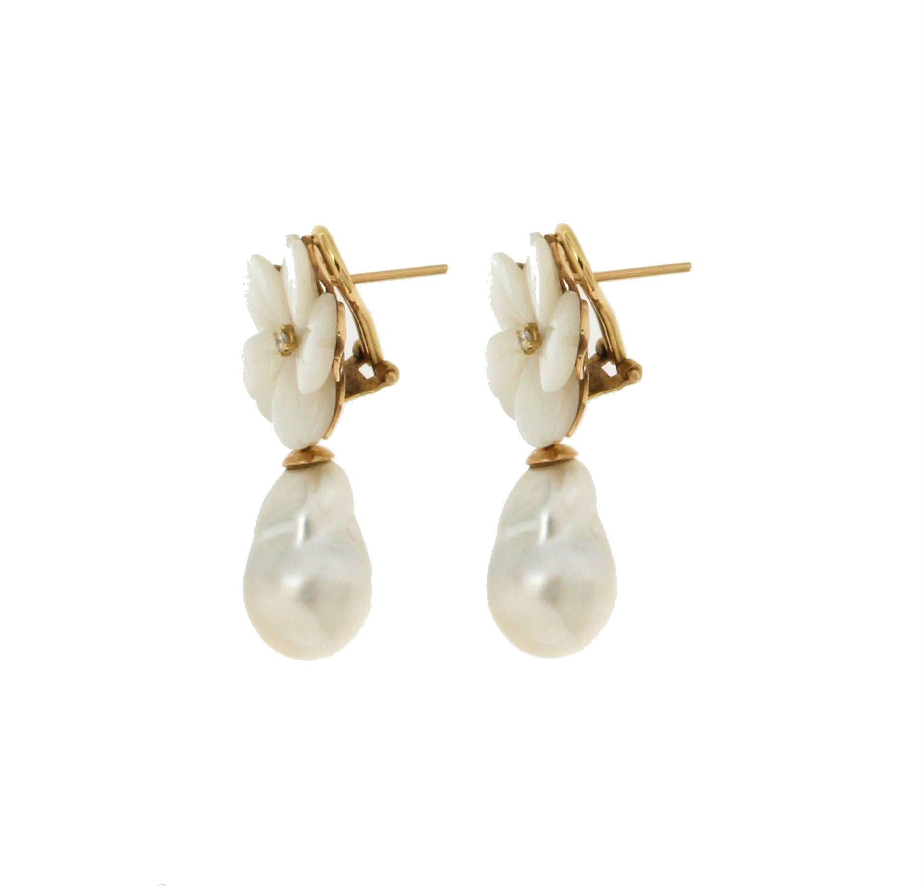 Yellow Gold Pearls Mother-of-Pearl Drop Earring In New Condition In Marcianise, IT