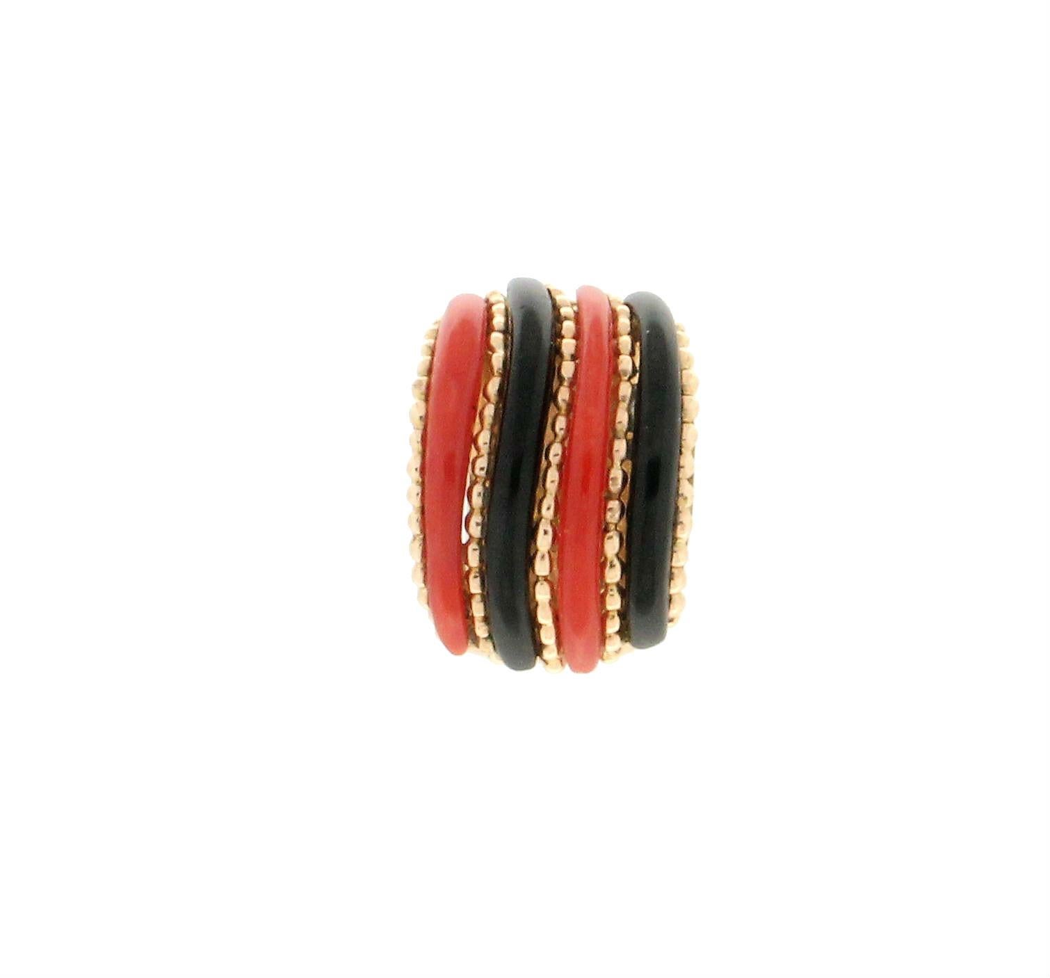 Coral 14 Karat Yellow Gold Onyx Band Ring In New Condition In Marcianise, IT