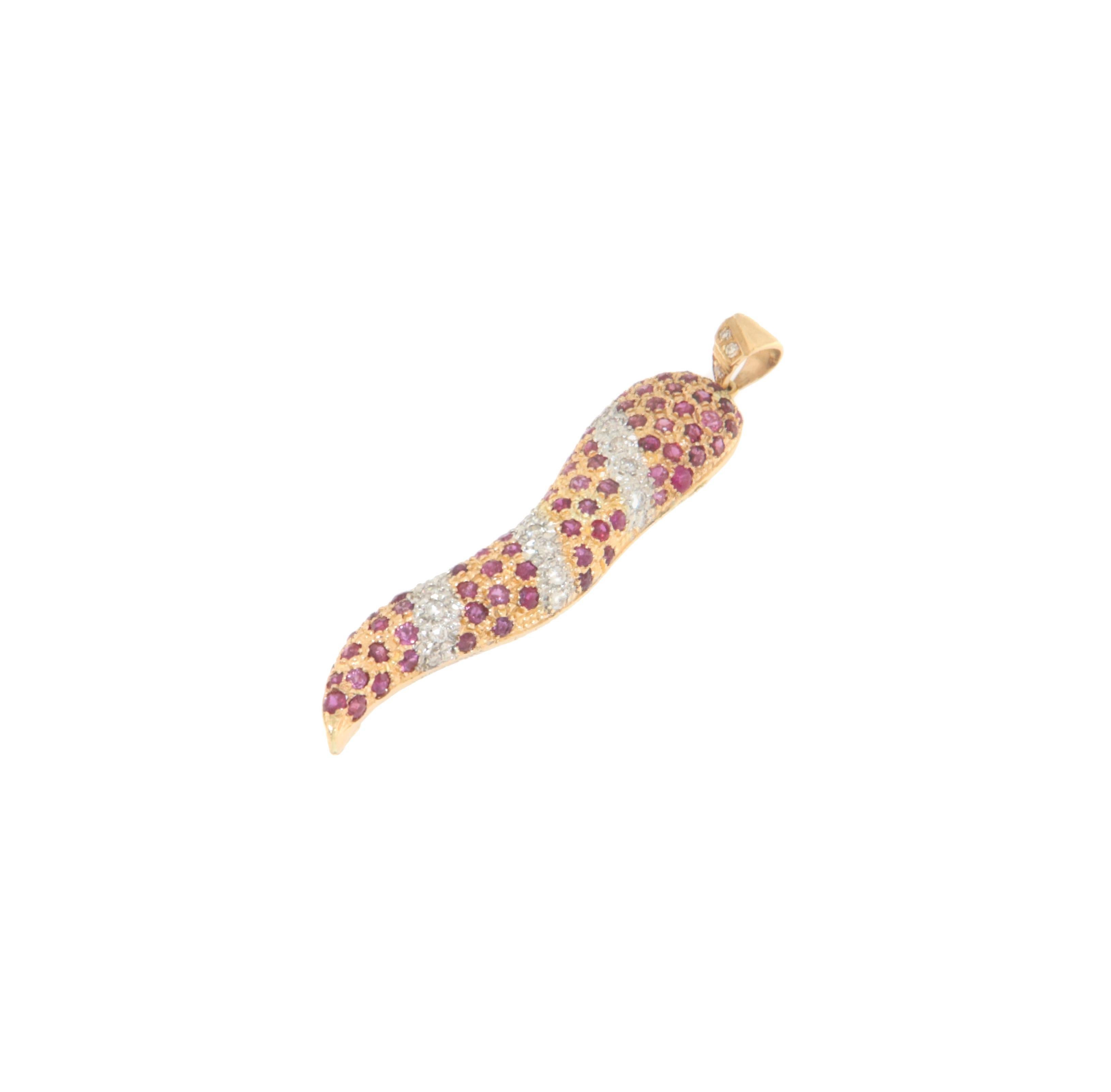Collar Colgante Cuerno Oro Amarillo y Blanco 18 Kilates Diamantes Rubí Artesano en venta