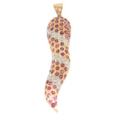 Collar Colgante Cuerno Oro Amarillo y Blanco 18 Kilates Diamantes Rubí
