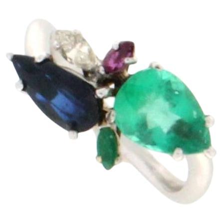 
Platinum cocktail ring. Handmade by our craftsmen assembled with diamonds,ruby,sapphires and emeralds
Splendid contrariè model ring composed of two drops, one of emerald and the other of sapphire both natural, surrounded by other small drops of