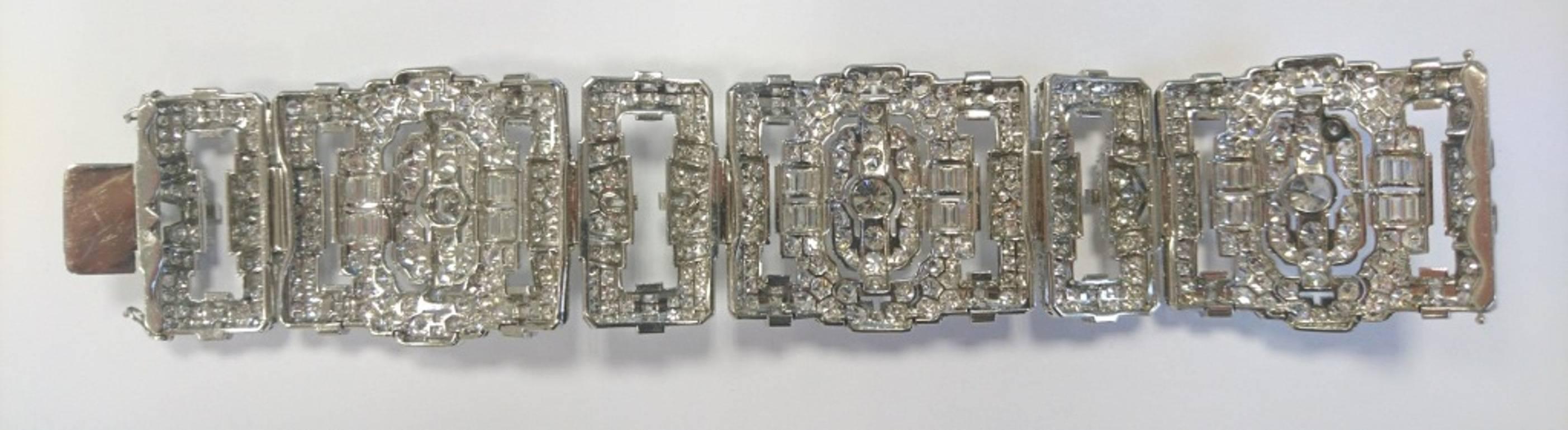 Art Deco Platinum and Diamond Bracelet In Good Condition In London, GB