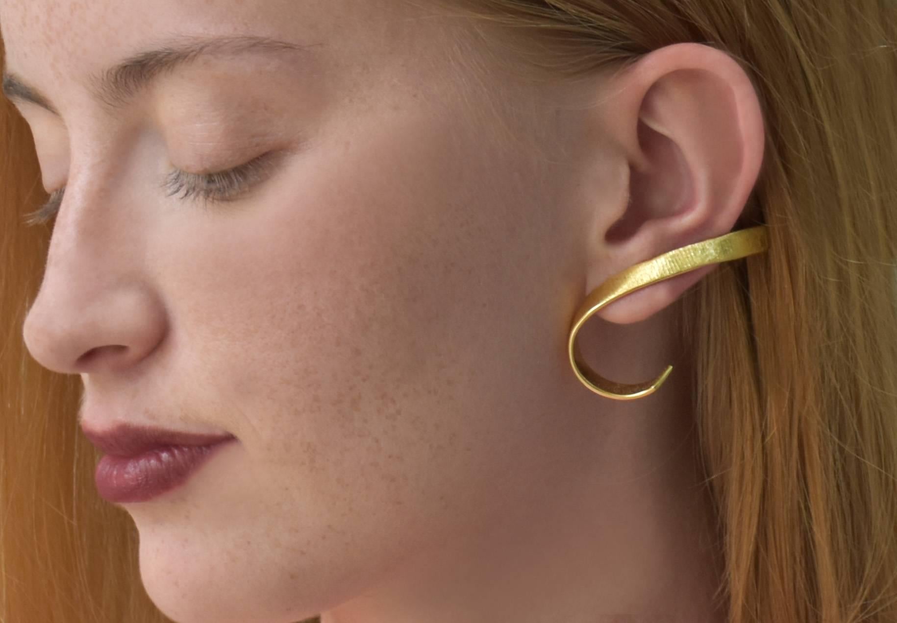 Liv Luttrell Twist Silk Engraved 18 Karat Yellow Gold Stud Earrings For Sale 1