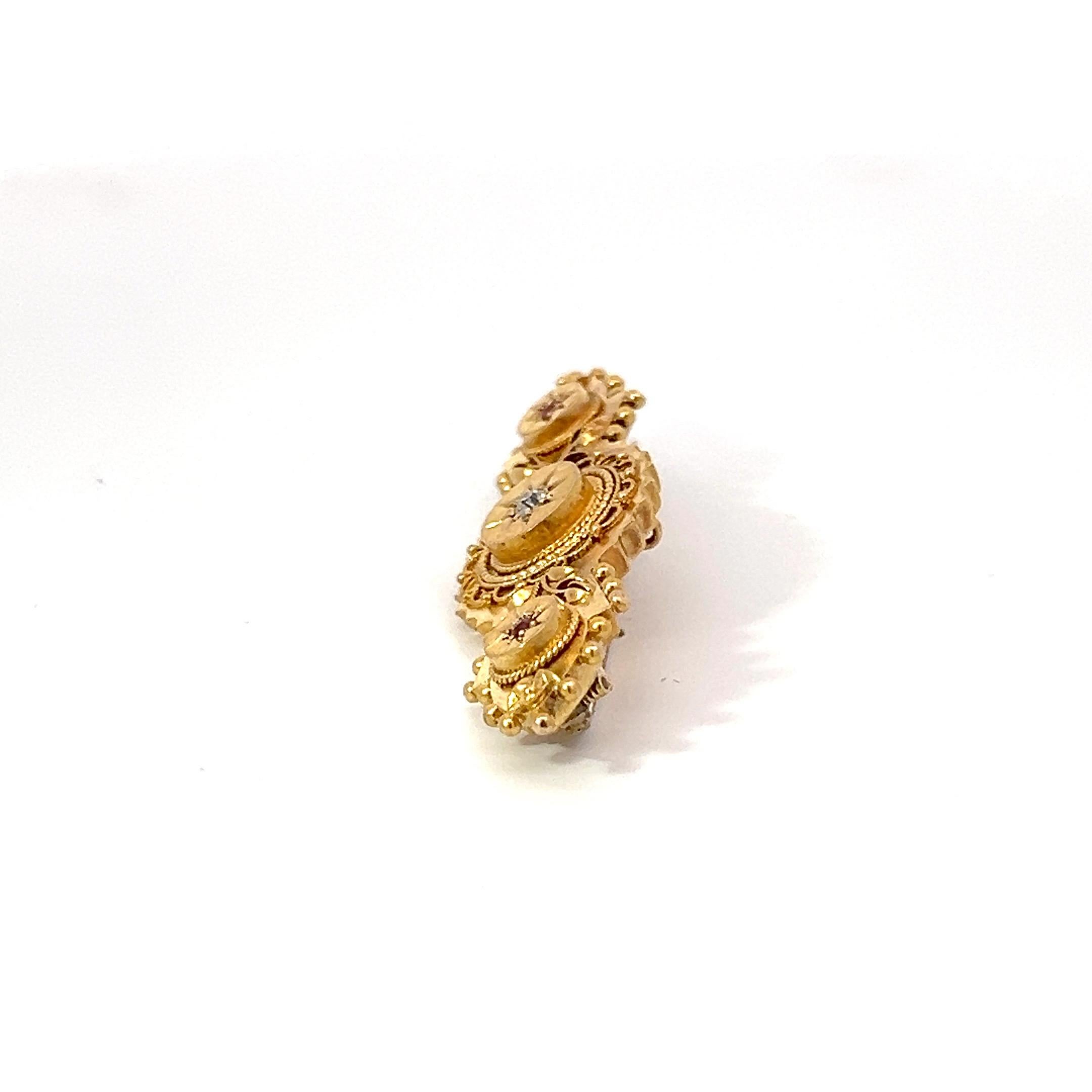 Broche vintage en or jaune 15 carats avec rubis et diamants de 0,10 carat, époque victorienne en vente 14