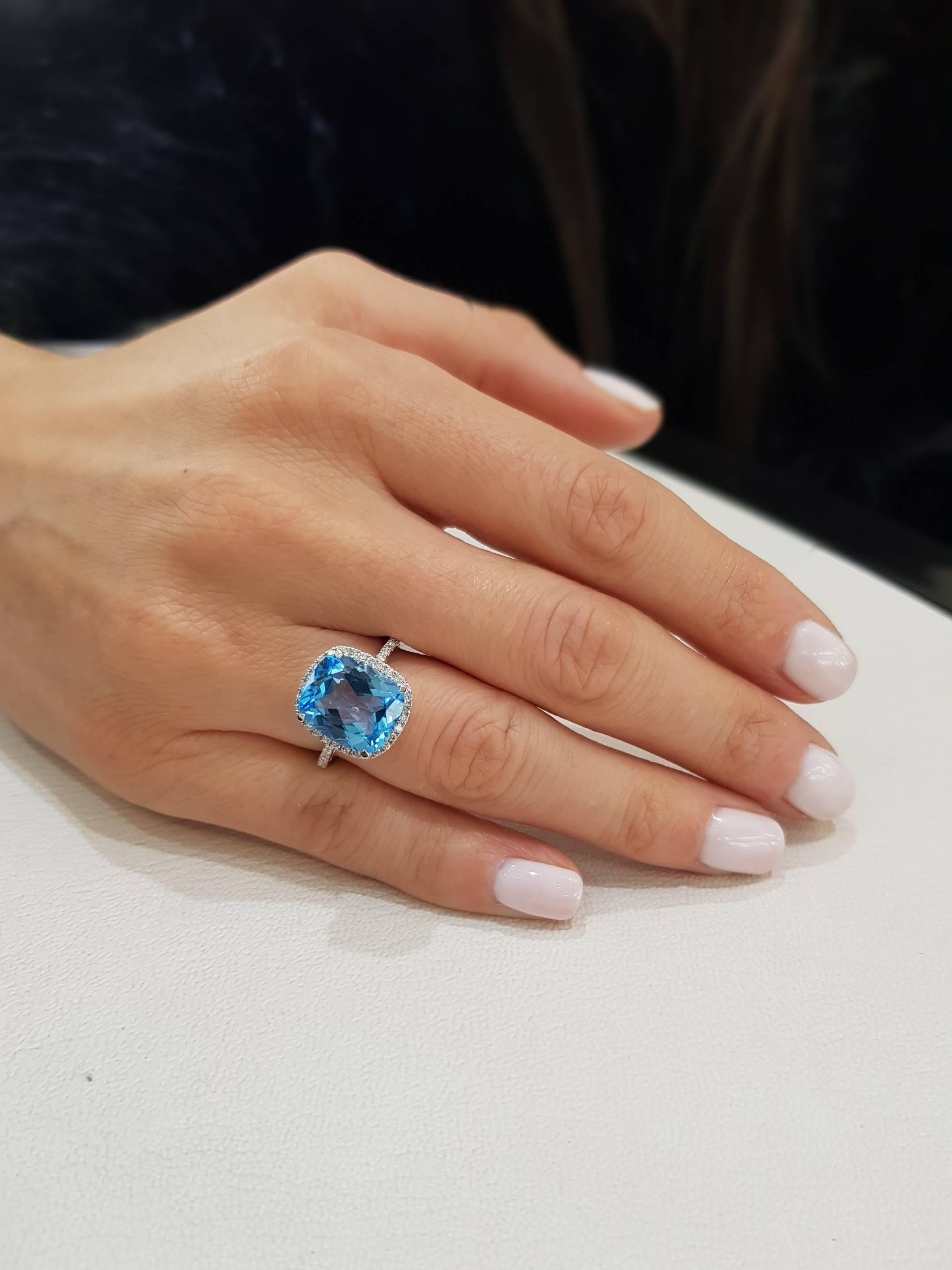 6.50 CT Cushion Cut Blue Topaz 0.38 Carat Diamond Halo Ring in 18ct White Gold  In New Condition In London, GB