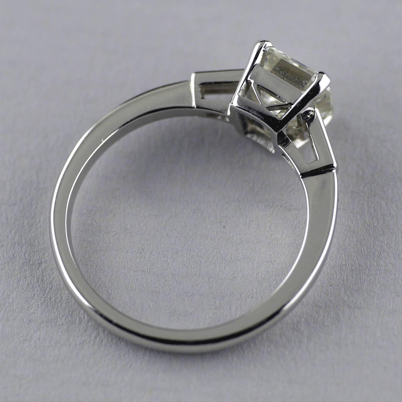 1.61 Carat Certified Platinum Art Deco Diamond Ring, circa 1930 In Excellent Condition In London, GB