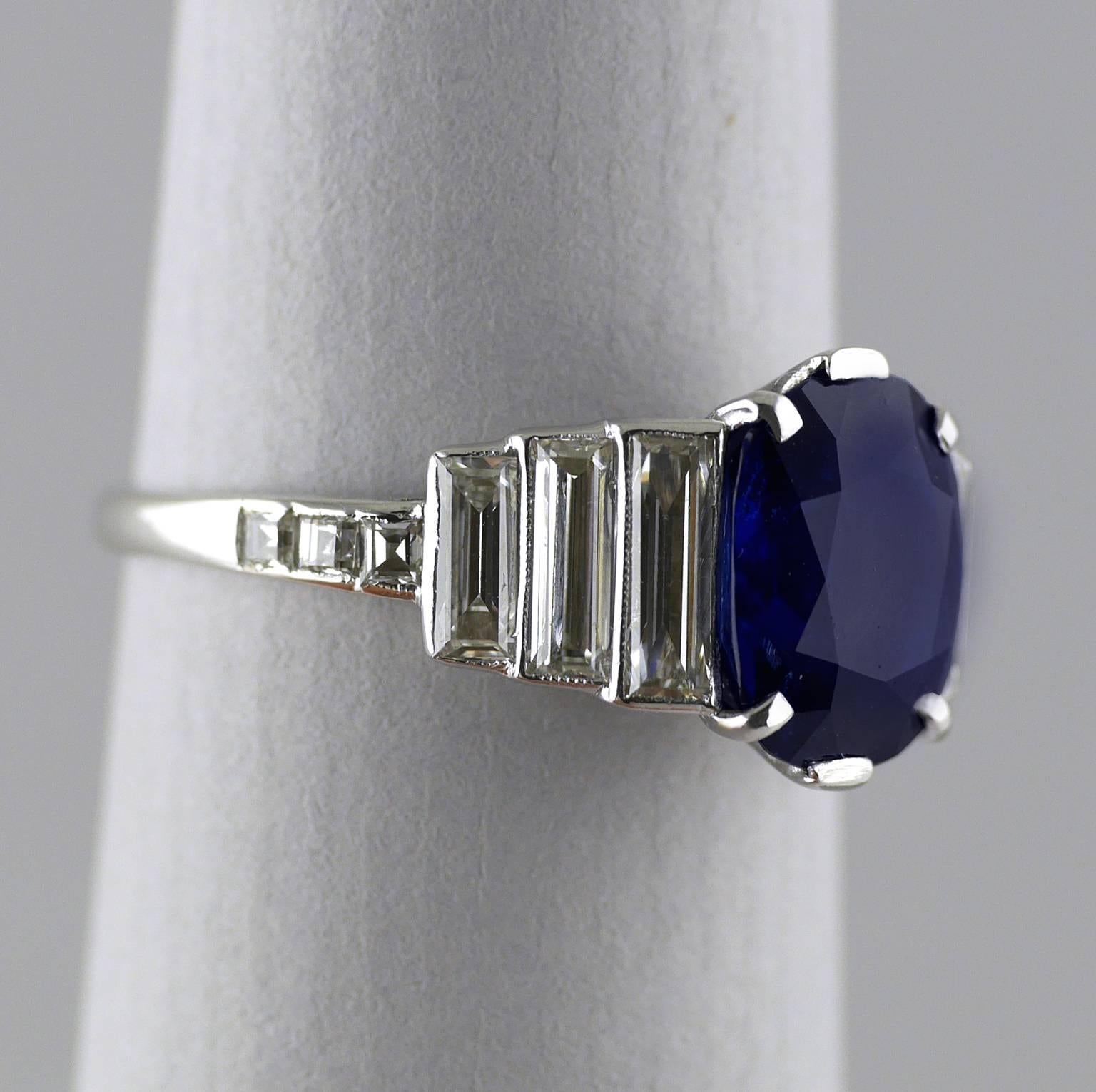2.99 carat Cushion Cut Certified Untreated Sapphire Platinum Art Deco Ring In Excellent Condition In London, GB