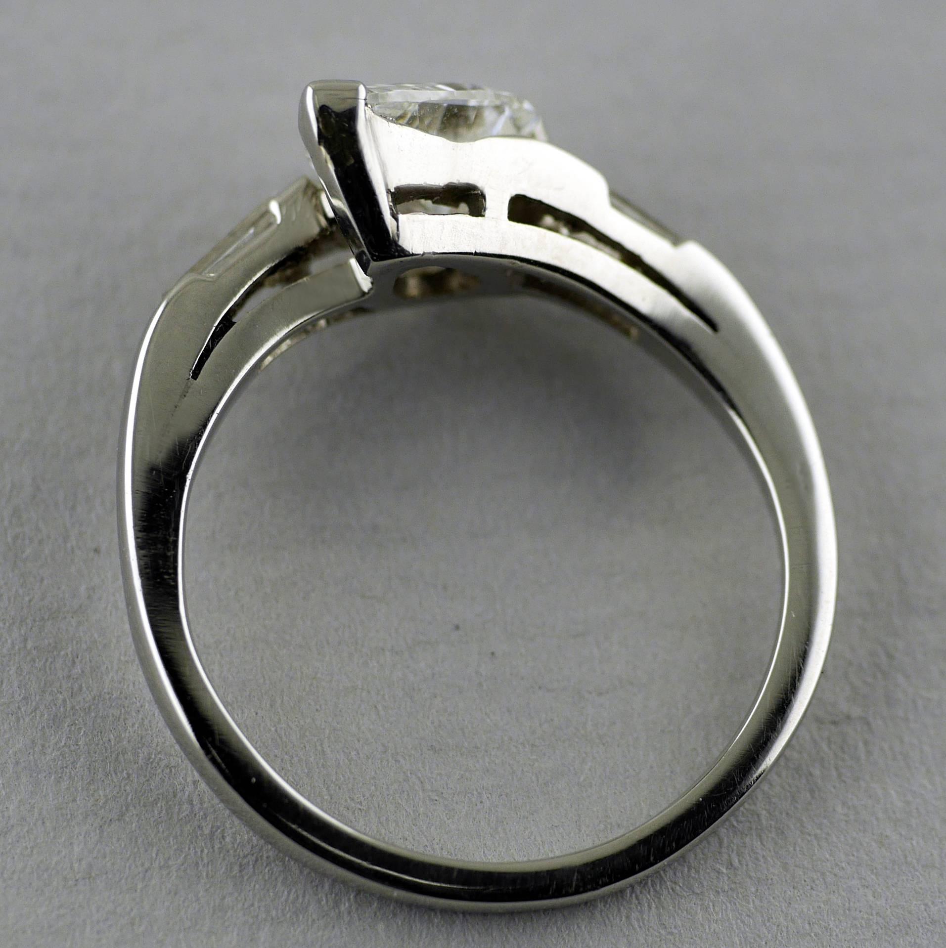 Women's 1.01 Carat Pear Shape Certified D Colour Platinum Diamond Ring 