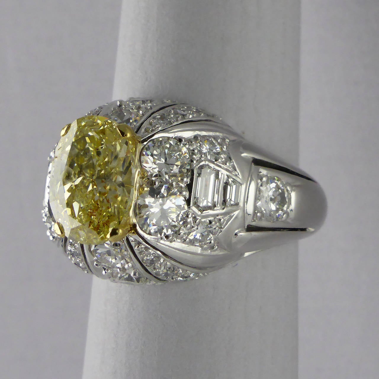 Certified Fancy Yellow Untreated Diamond 2.11 Carat Gold Bombe Ring, circa 1960 1