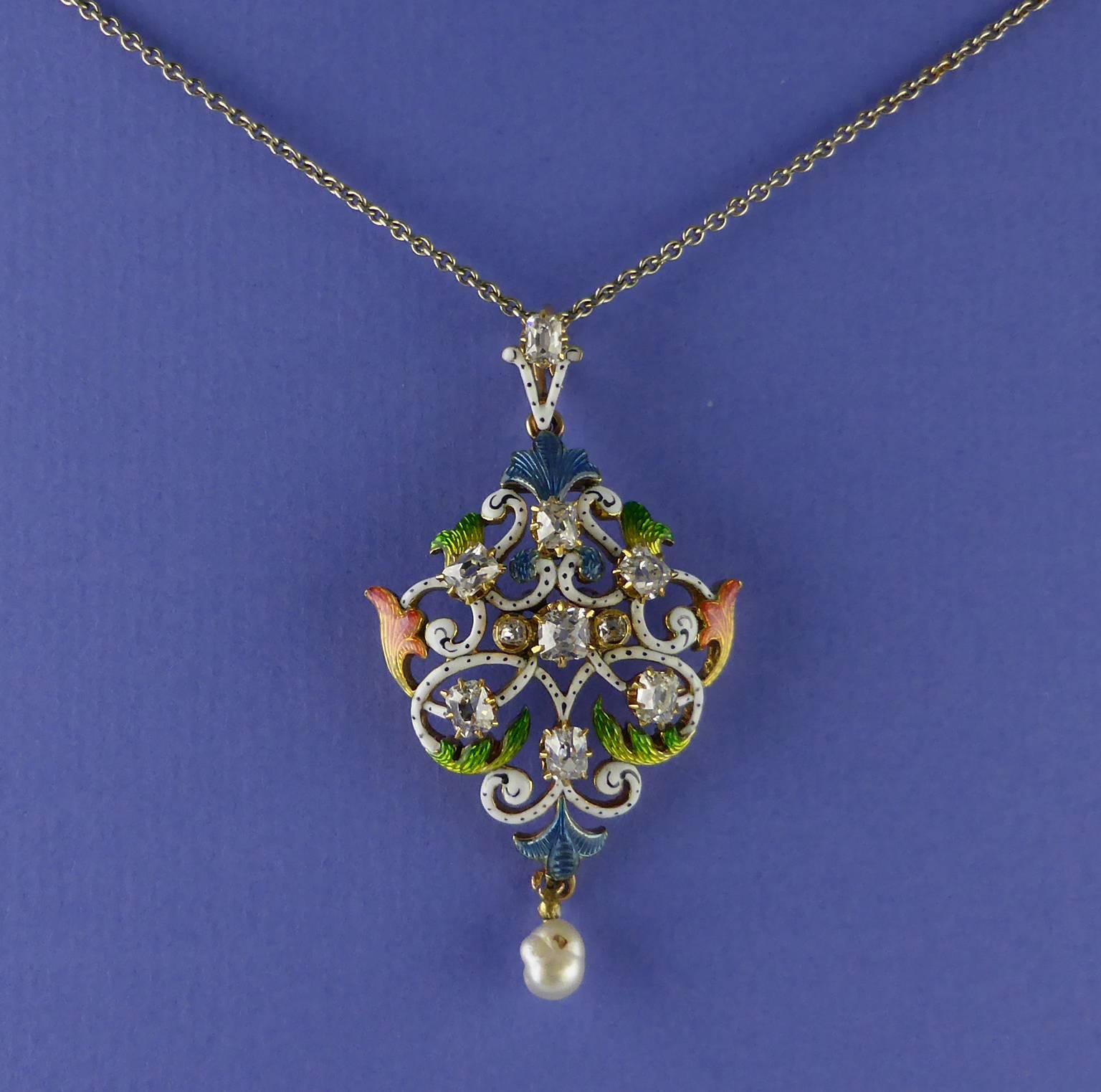 Donna Ciondolo Art Nouveau con smalto guilloché, diamanti e perle, circa 1900 in vendita
