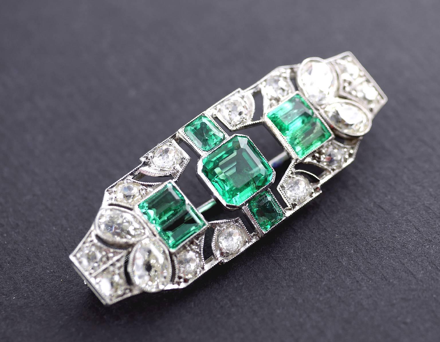 Art Deco 1.70 Carat Certified Emerald Diamond Platinum Brooch, circa 1930