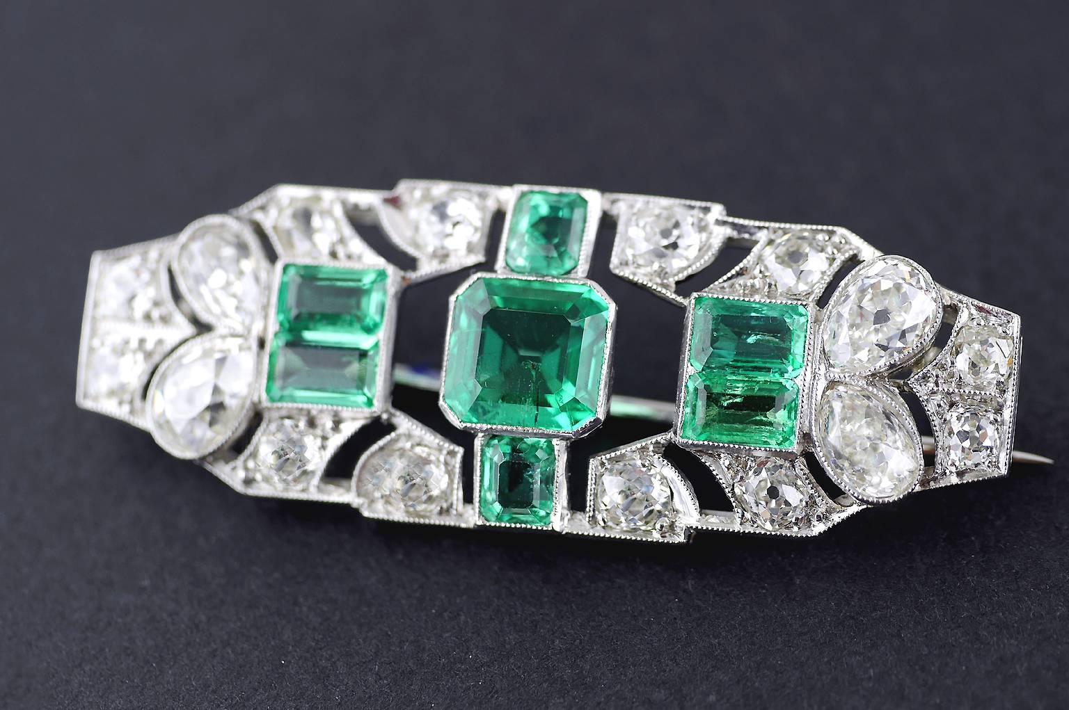 1.70 Carat Certified Emerald Diamond Platinum Brooch, circa 1930 In Excellent Condition In London, GB