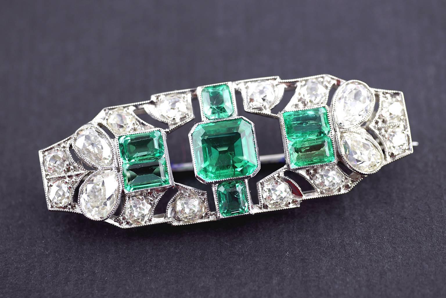 Women's 1.70 Carat Certified Emerald Diamond Platinum Brooch, circa 1930