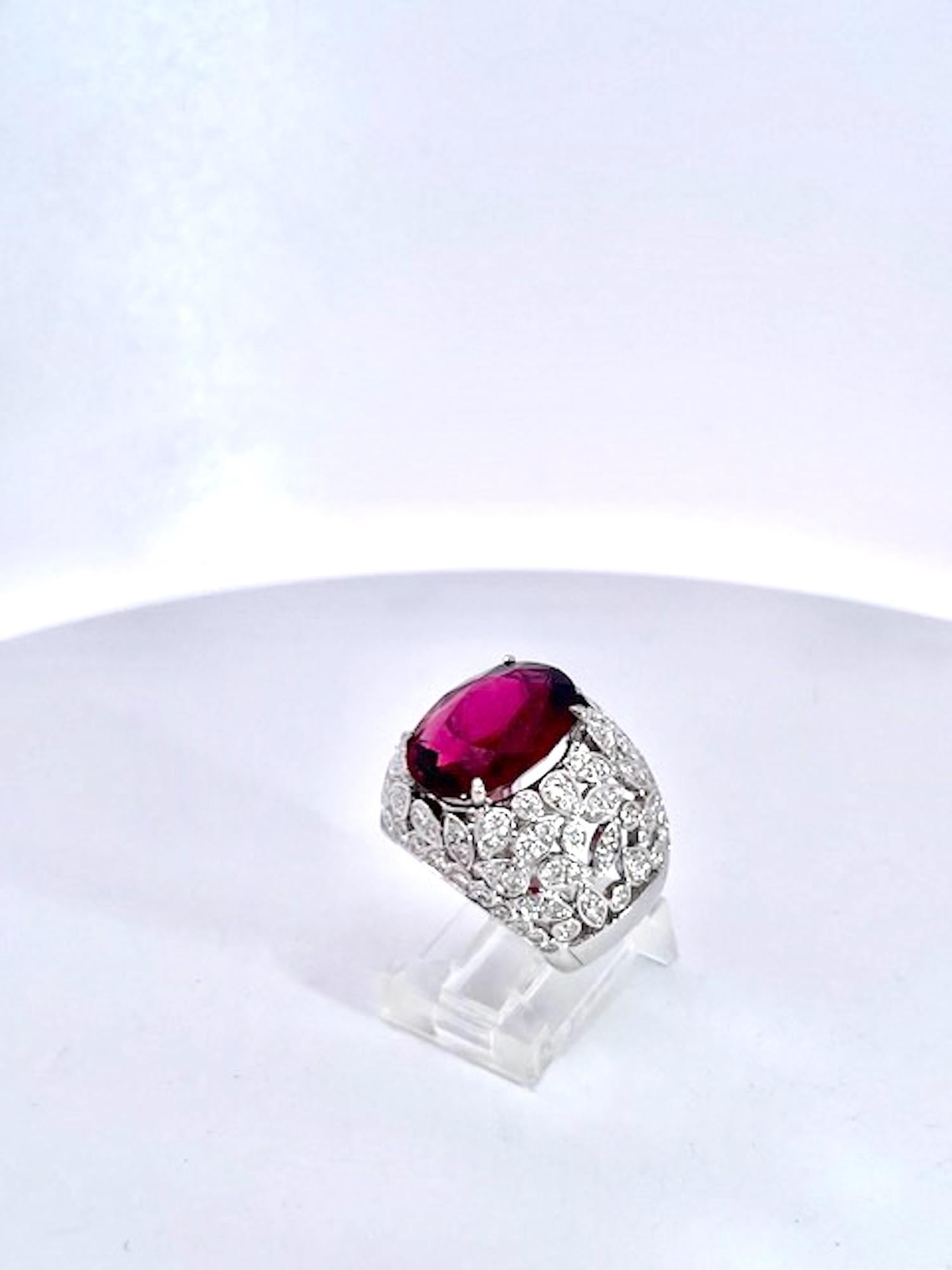 Taille ronde Grande bague tourmaline diamant 18K en vente