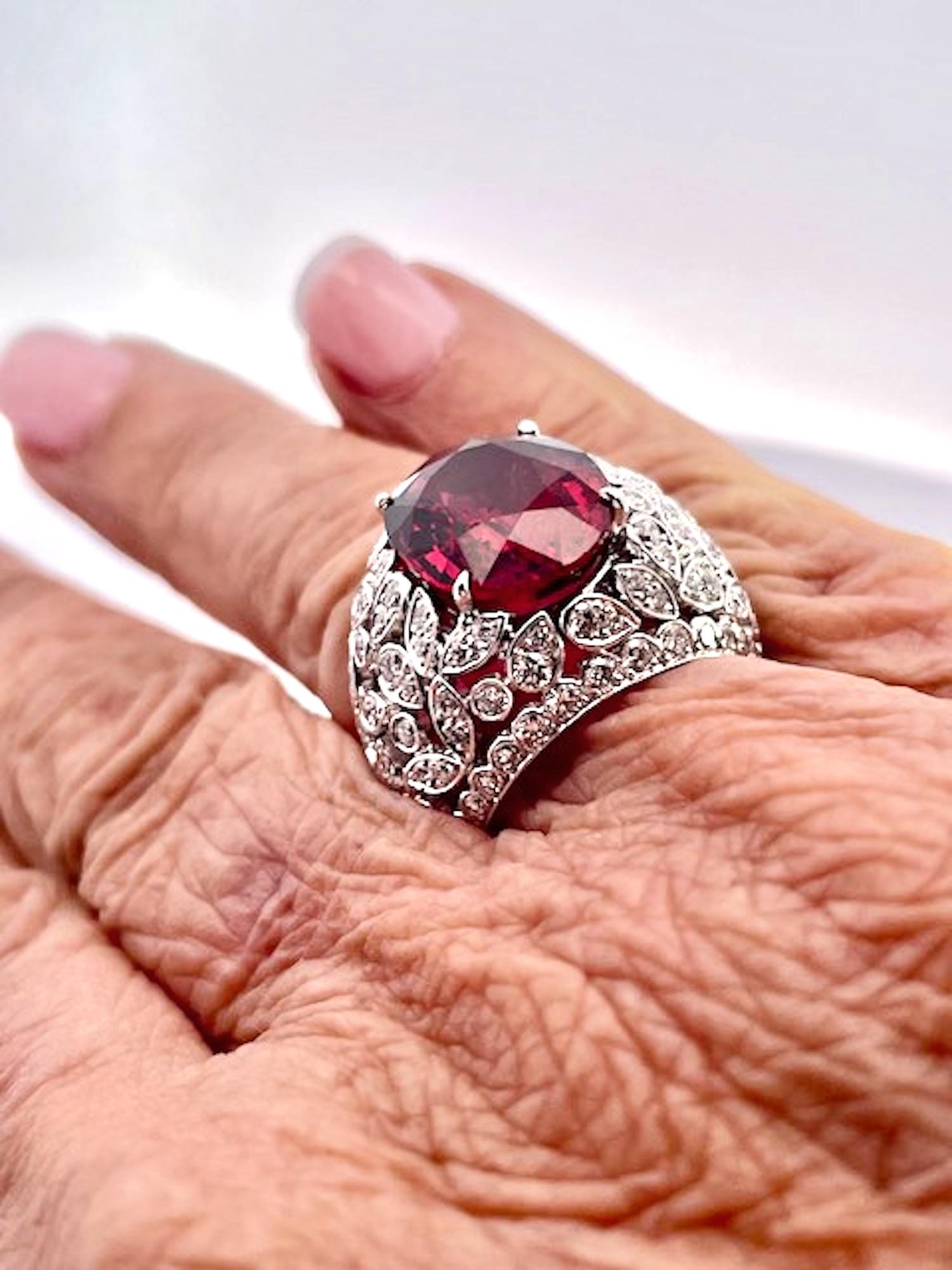 Grande bague tourmaline diamant 18K Excellent état - En vente à North Hollywood, CA