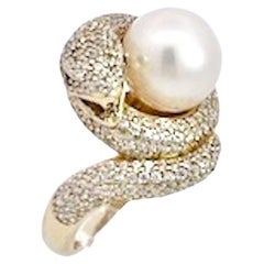 14K Yellow Gold Diamond Snake Ring Holding A Pearl