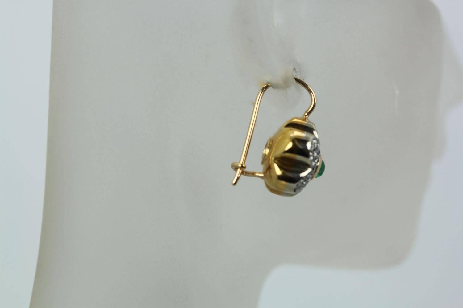 Diamant-Smaragd-Ohrringe aus 18 Karat Damen im Angebot