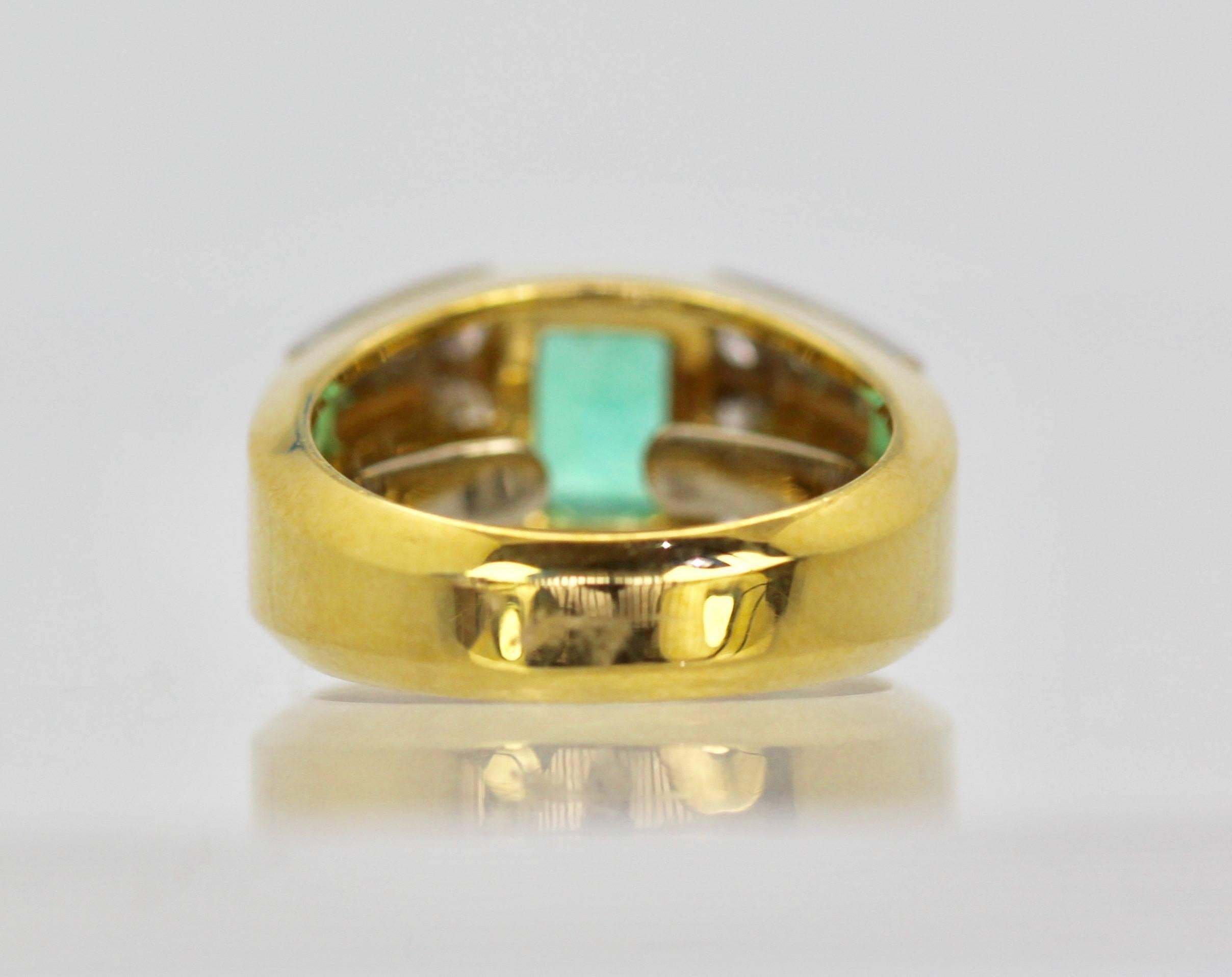 David Webb Emerald Diamond Ring 18 Karat In Good Condition For Sale In North Hollywood, CA