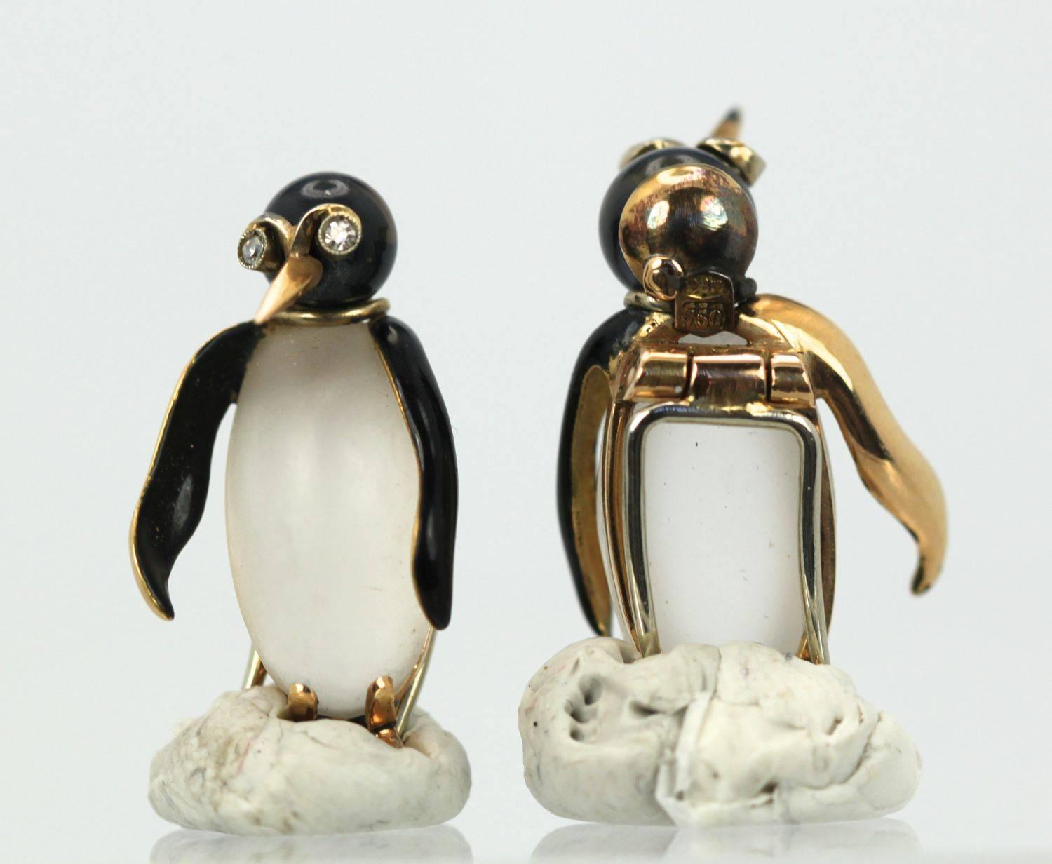 Round Cut 18 Karat Gold Moonstone Enamel Pair of Penguins Attributed to Fasano