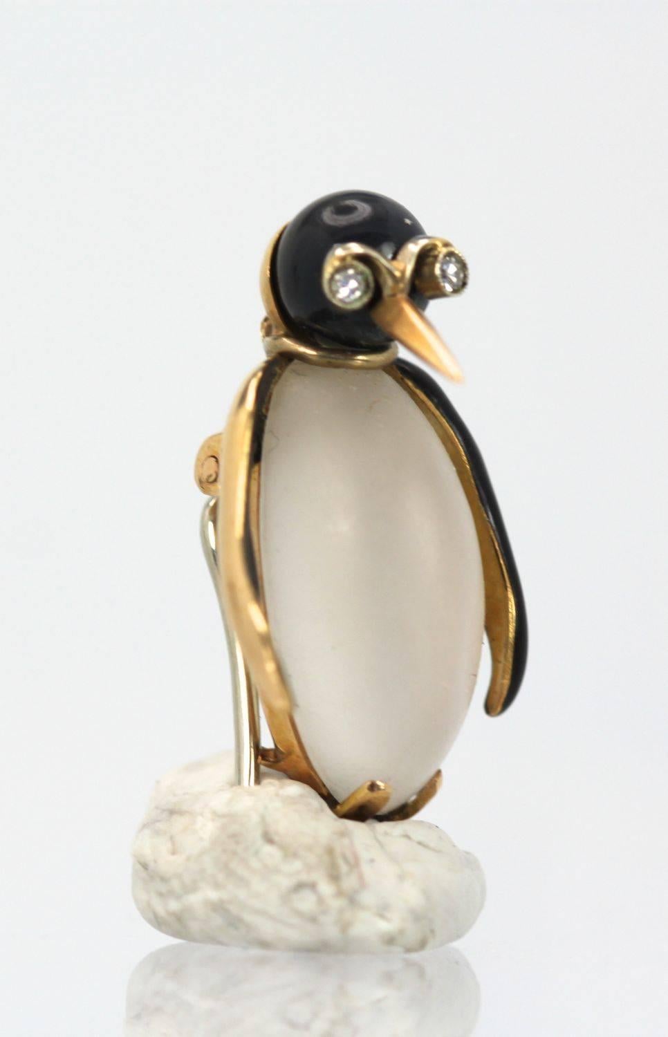18 Karat Gold Moonstone Enamel Pair of Penguins Attributed to Fasano 2