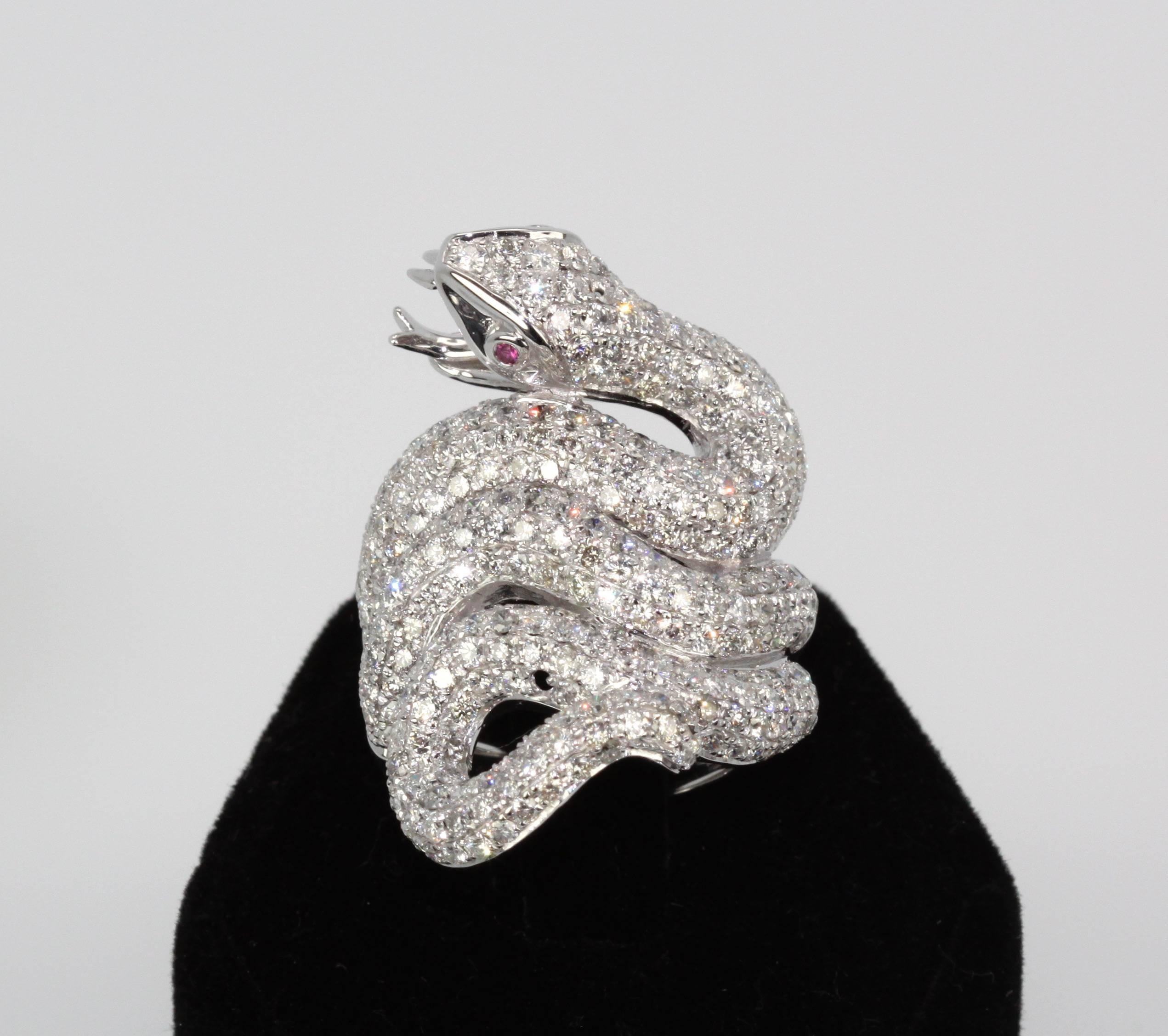 Diamond 18 Karat Snake Ring 4.66 Carat Two Ruby Eyes In Good Condition In North Hollywood, CA