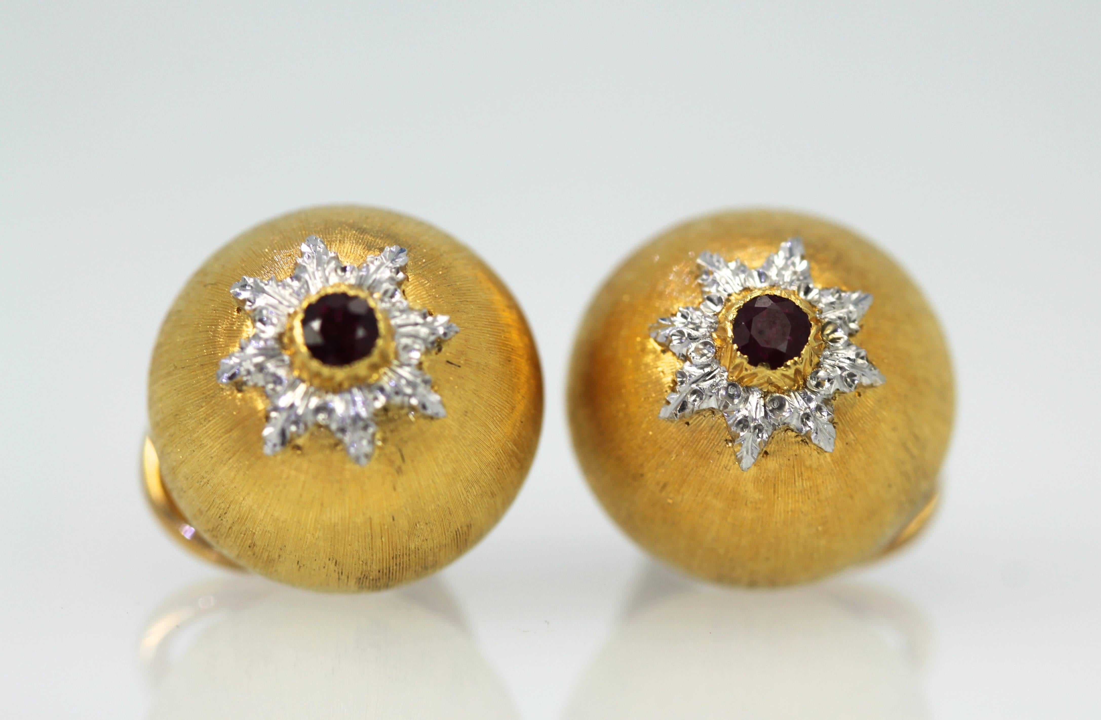 Like new are these Buccellati Round Bombe Earrings.  These earrings are small and round with a Platinum floral center studded with a lush red ruby center. 

Metal: 18K Yellow Gold w/ Platinum Center
Weight: 13.5 Grams
Stones: Rubies (2) 0.02
