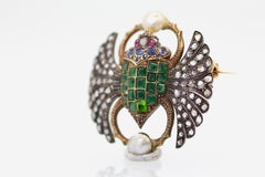 Antike französische Diamant Smaragd Saphir Perle Skarabäus Brosche
