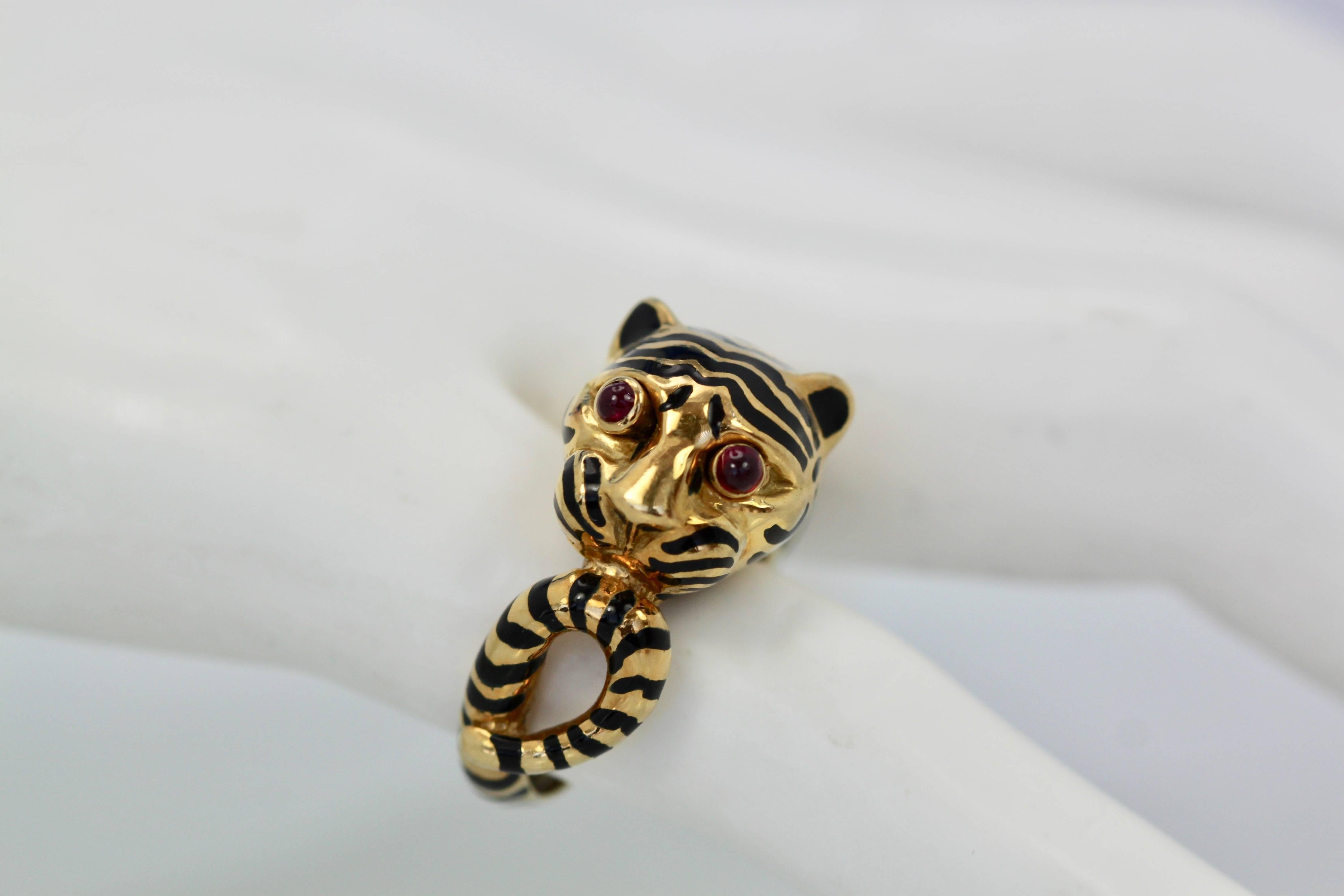 David Webb Tiger Ring Black Enamel Ruby Eyes 18 Karat 2