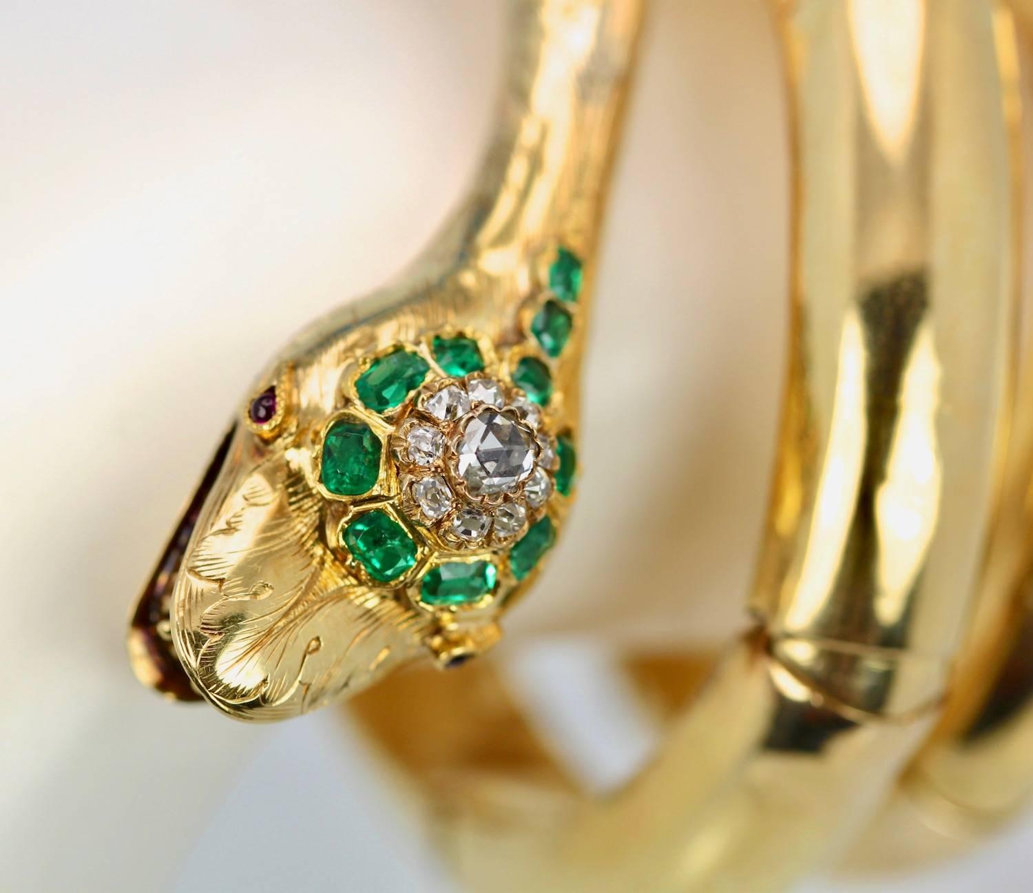 Women's Vintage 18 Karat Emerald Diamond Head Triple Wrap Snake Serpent Bracelet
