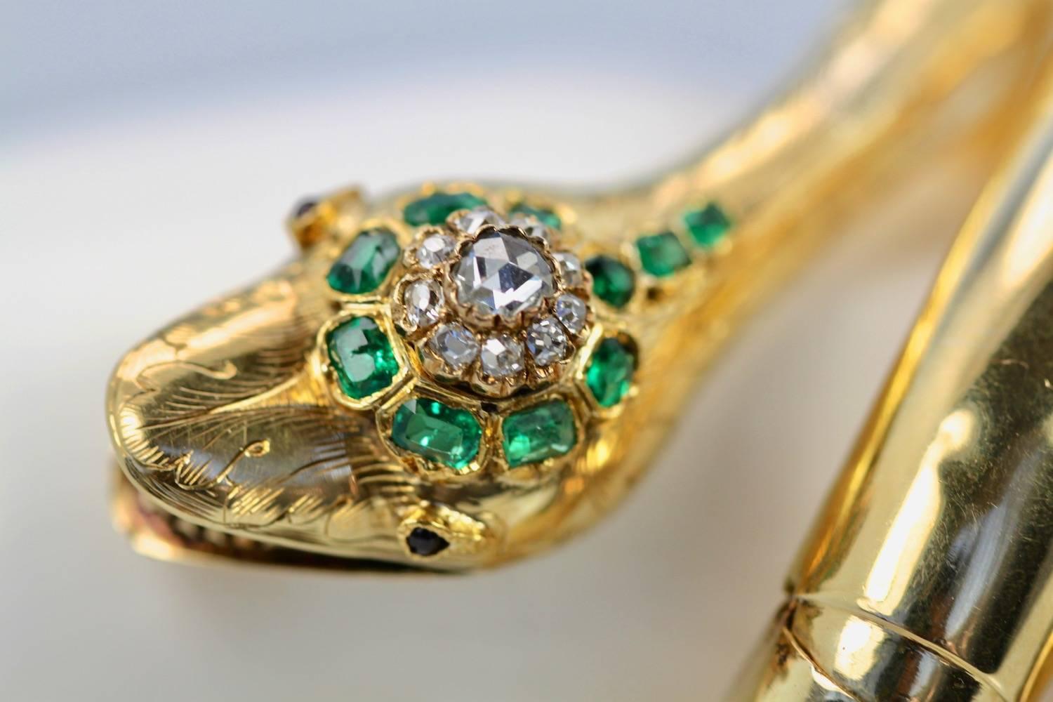 Vintage 18 Karat Emerald Diamond Head Triple Wrap Snake Serpent Bracelet In Good Condition In North Hollywood, CA