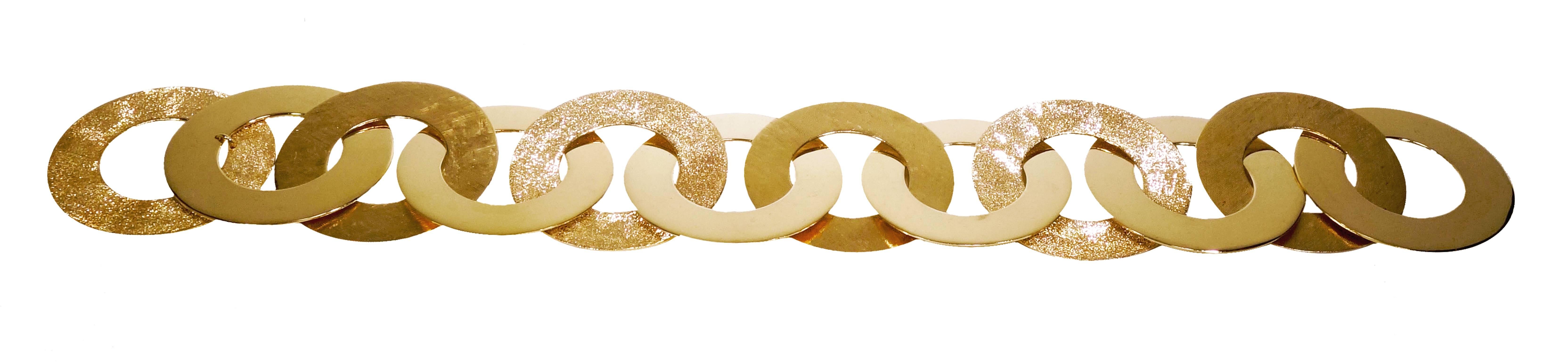 Modern 18 Karat Gold Circular Link Bracelet For Sale