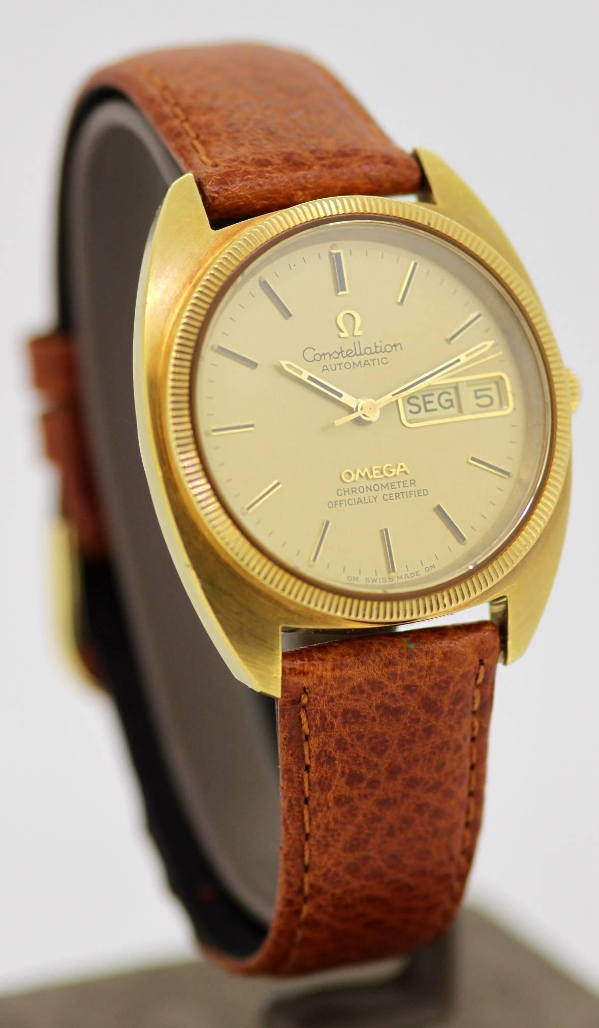 Omega Constellation - Automatic Mens 18K Yellow Gold Wristwatch - 1960's with Portuguese calendar.

Gender: Men
Case size: 42 x 37 mm
Movement: Automatic
Watchband Material: Leather Strap
Case material : 18K Gold
Display Type:	Analogue	
Dial: Gold (