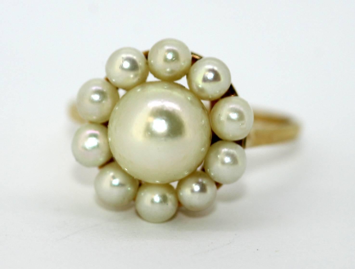 Vintage Mikimoto 14 Karat Yellow Gold Ladies Ring With Freshwater Pearls, 1970s 2