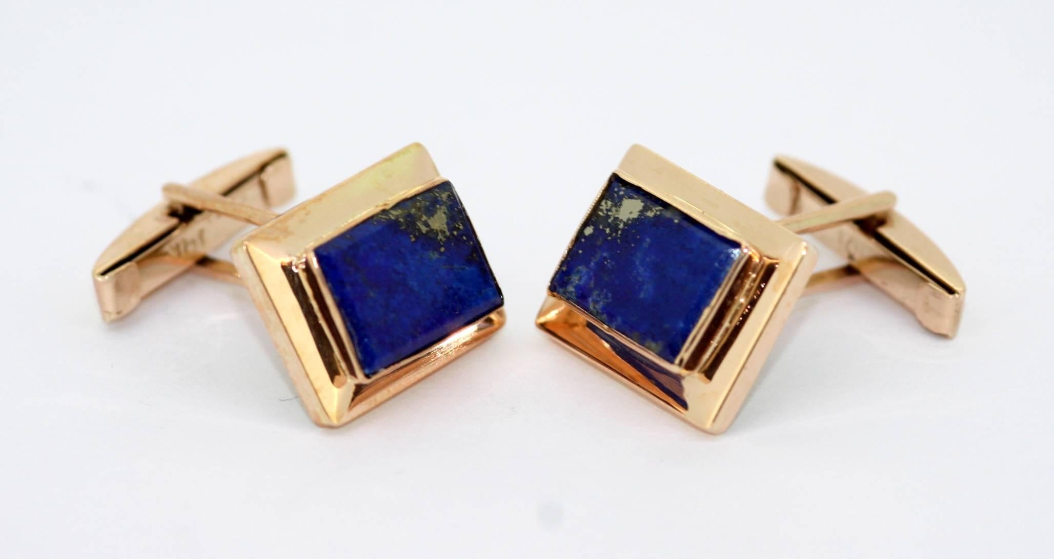 14K yellow gold cufflinks with lapis lazuli
1980's
Hallmarked 14K

Dimensions - 
Size : 2.8 x 2 x 1.45 cm
Total weight : 10 grams

Condition: Minor wear from general usage, otherwise excellent condition, please see pictures.