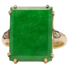 Vintage 18 kt. Yellow gold ladies' jade and diamond ring