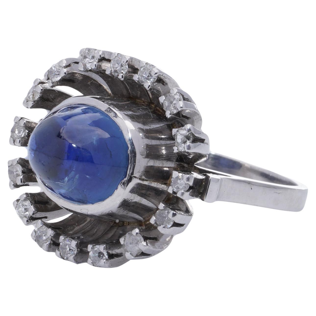 Bague vintage en saphir bleu cabochon (Cylan, non chauffé, naturel, non chauffé) et diamant Bon état - En vente à Braintree, GB