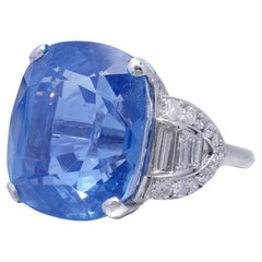 Bague en platine avec 31.74 carats Saphir et diamants de Ceylan, sans chaleur