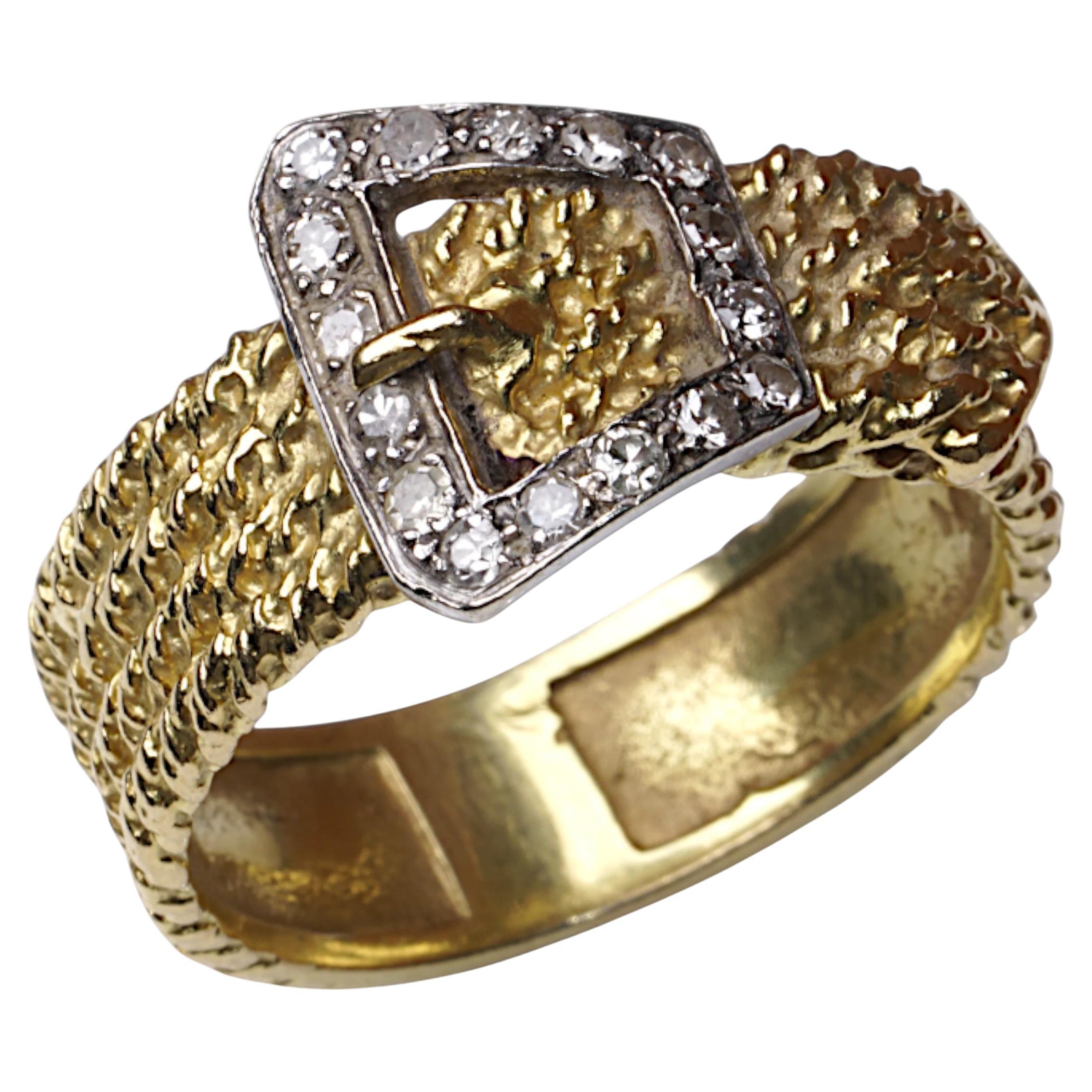 Anello vintage con fibbia in oro 18 carati e diamanti - design strutturato in vendita