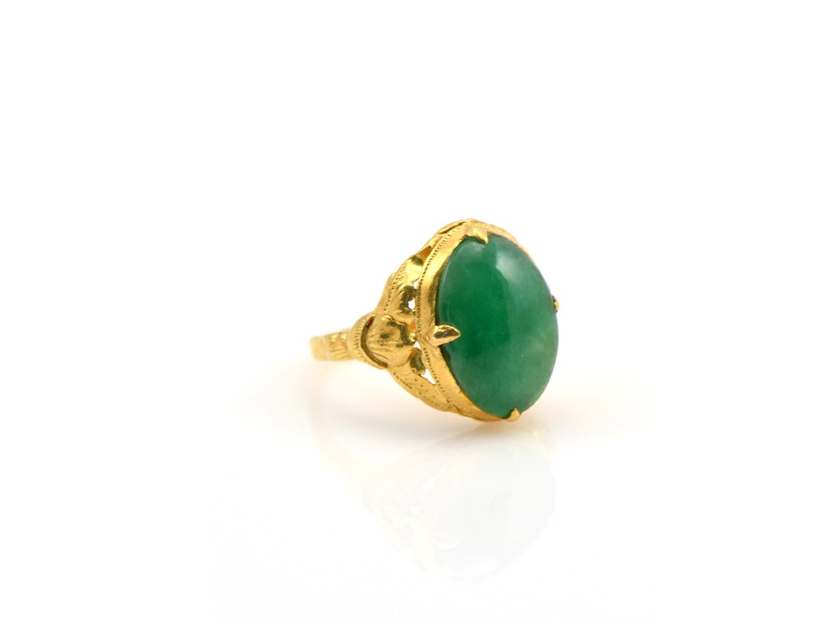 Oval Cabochon Jade Gold Ring In Excellent Condition For Sale In San Francisco, CA