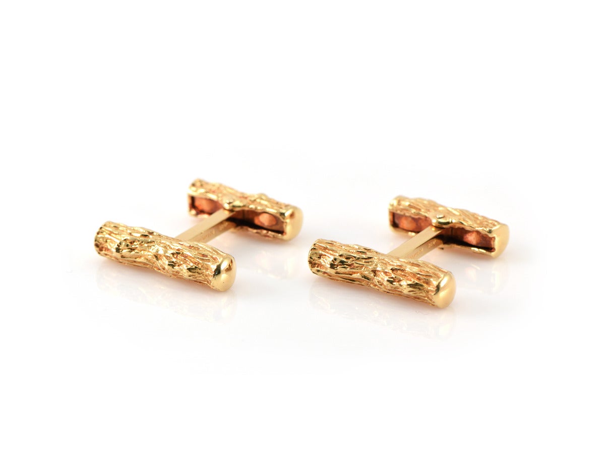 An original and handsome pair of Tiffany and Co. 18k yellow gold cufflinks with a wooden texture.  The hinge mechanism (on the short side of the cufflinks) works well and is sturdy. 

*18k yellow gold
*beautifully intact, crisp wood