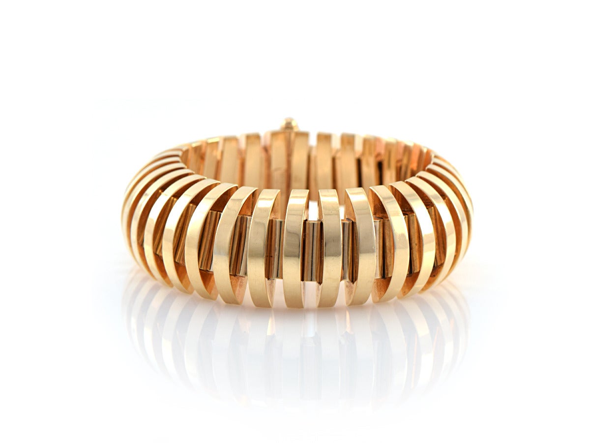 This bracelet shimmies like a flamenco dancer and the gold is lustrous and bold!  Each link is invisibly connected and seamless. 

*14k yellow gold
*8