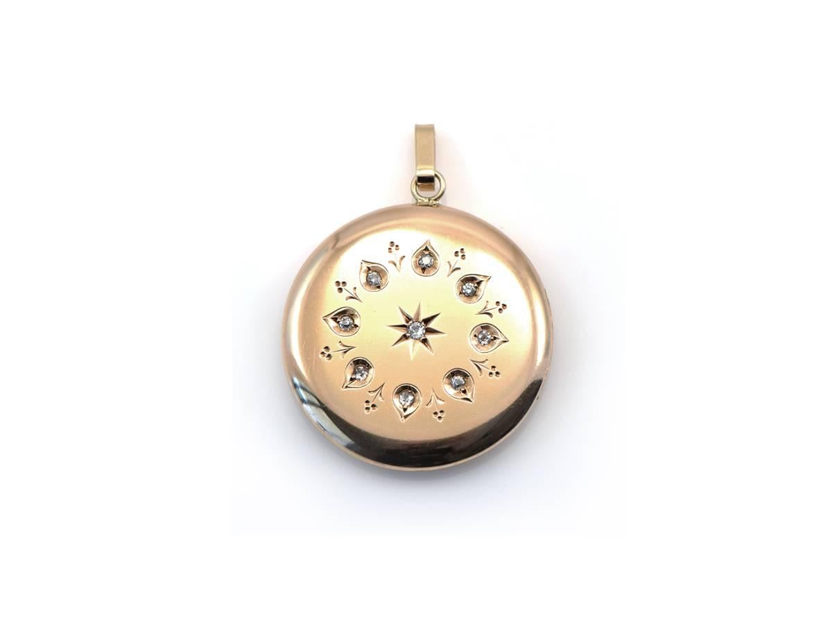 This beautifully embellished gold locket is the perfect token to hold the most treasured memories. The deep engraving accentuates the pave set antique diamonds around the edge of the locket.

*made in 14k gold
*diamonds are approx. H color and SI