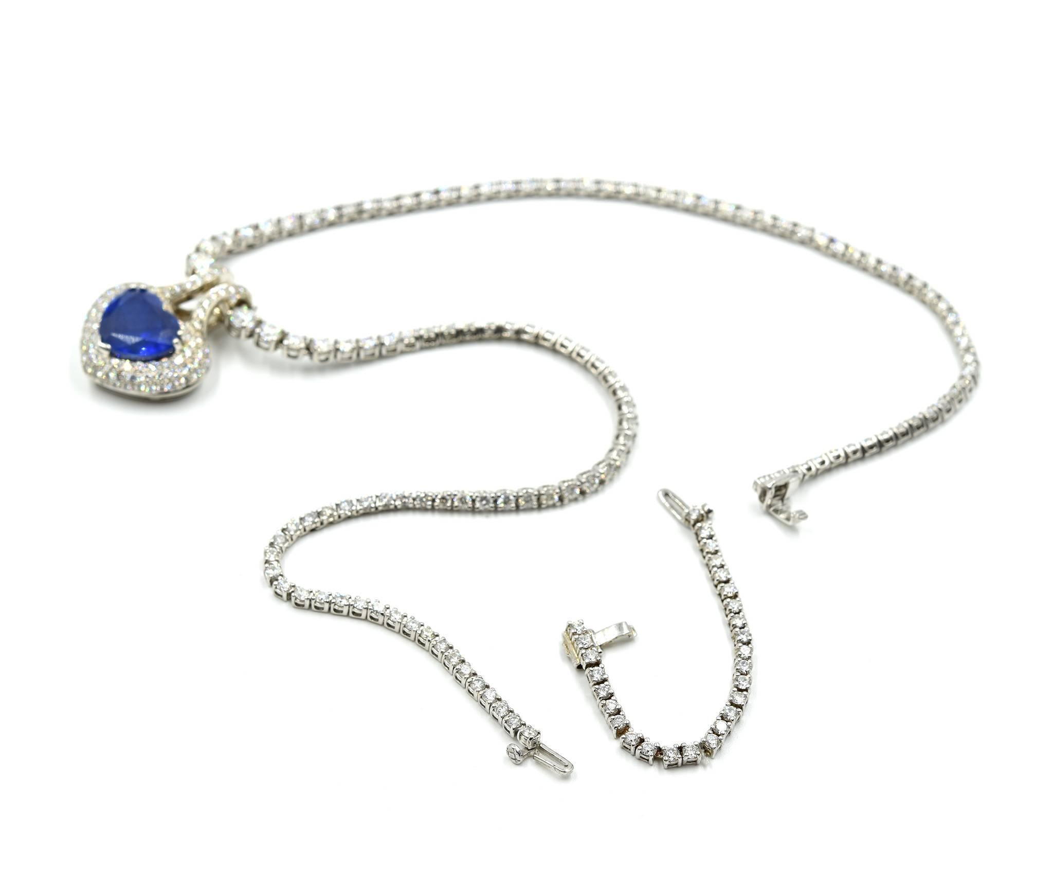 Women's or Men's White Gold 13.50 Carat Heart Sapphire and 9.92 Carat Diamond Necklace