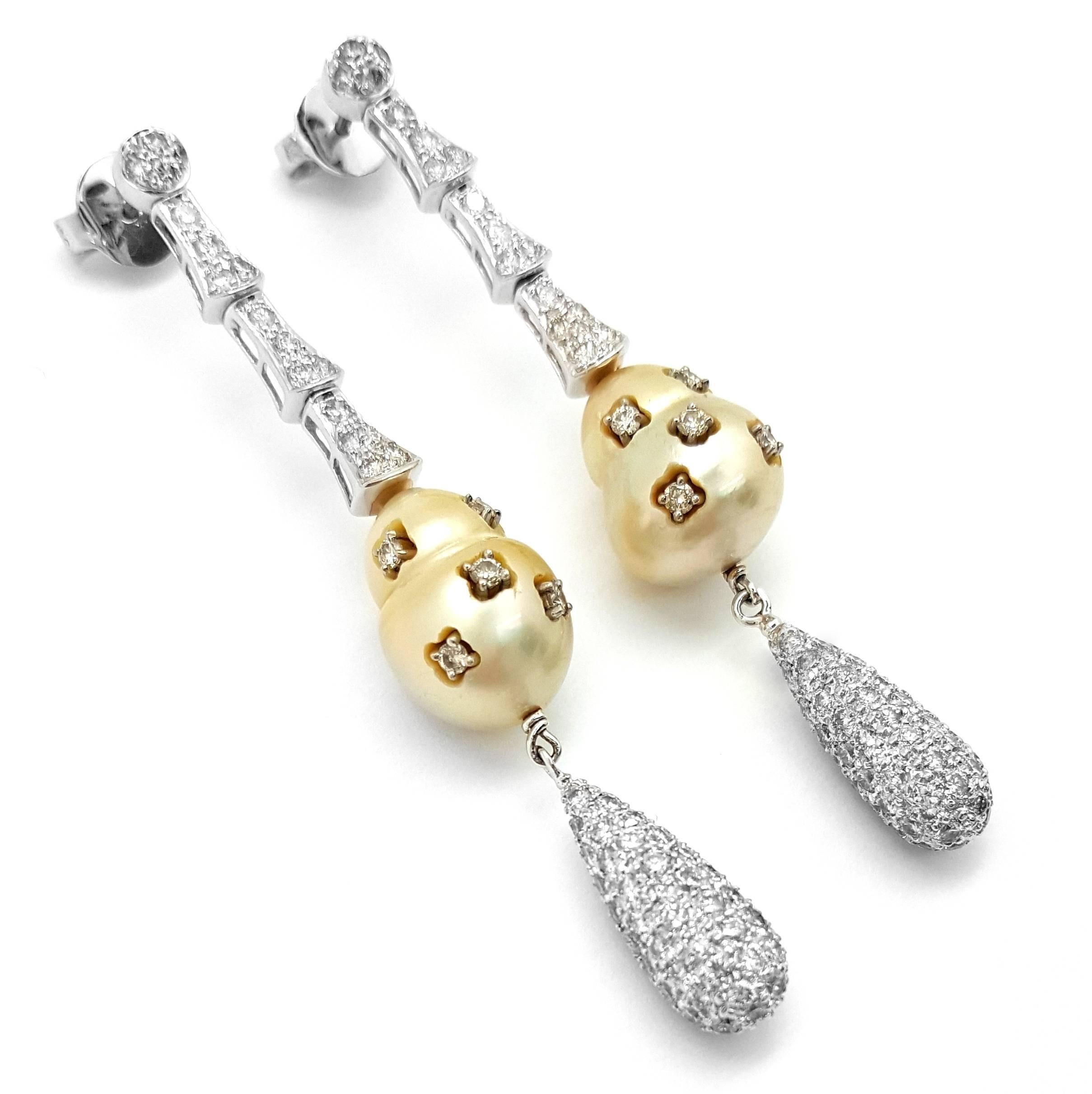 Designer: custom designed
Material: 18k white gold
Diamonds: round brilliant diamonds = 3.68 carat total weight
Pearls: baroque oval shaped south sea pearls measuring 14.40mm long x 12.28mm wide
Dimensions: 2 1/3 inches long x ½ inches