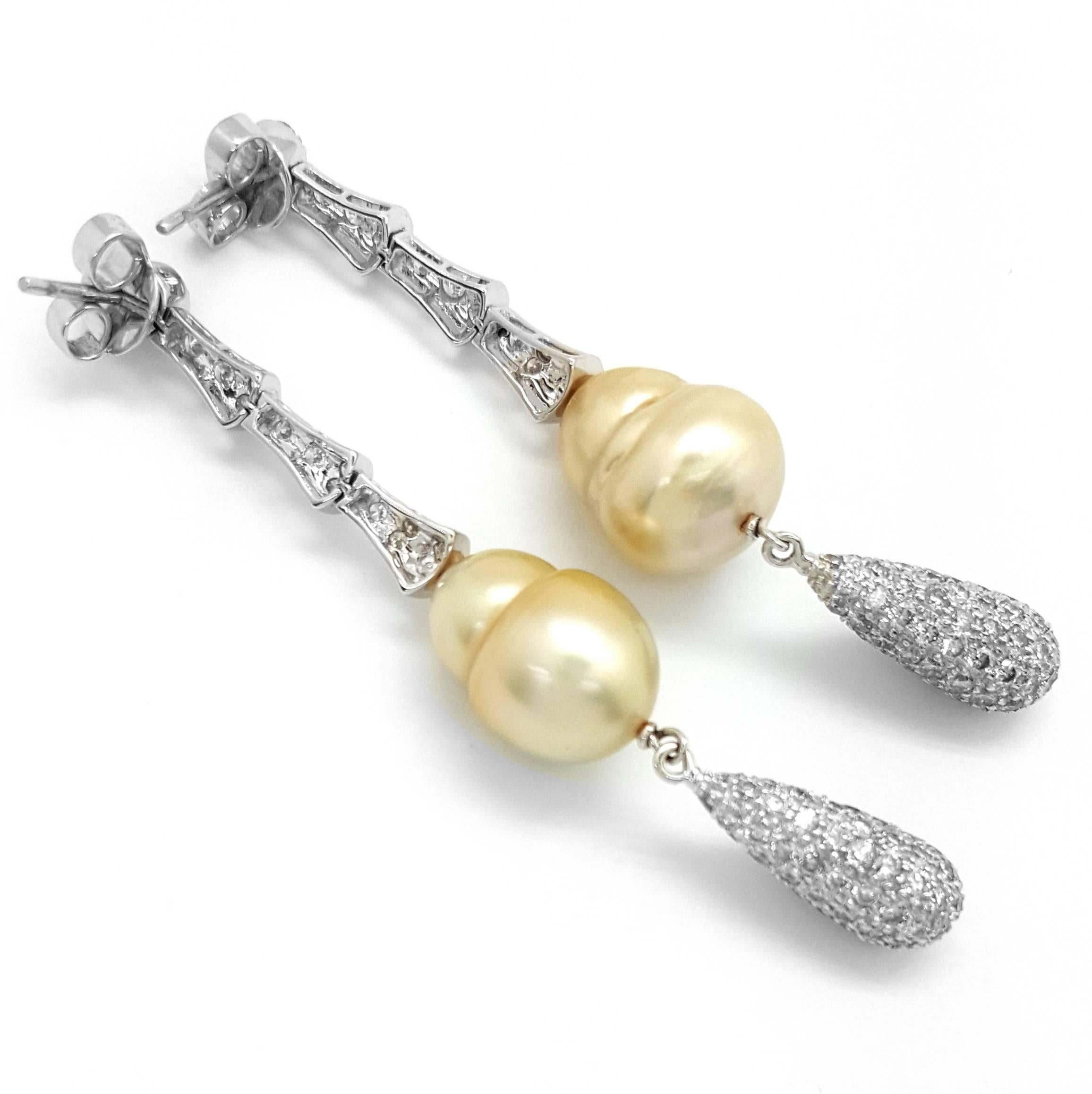 Golden South Sea Pearl and Diamond Dangle Earrings In Excellent Condition In Scottsdale, AZ