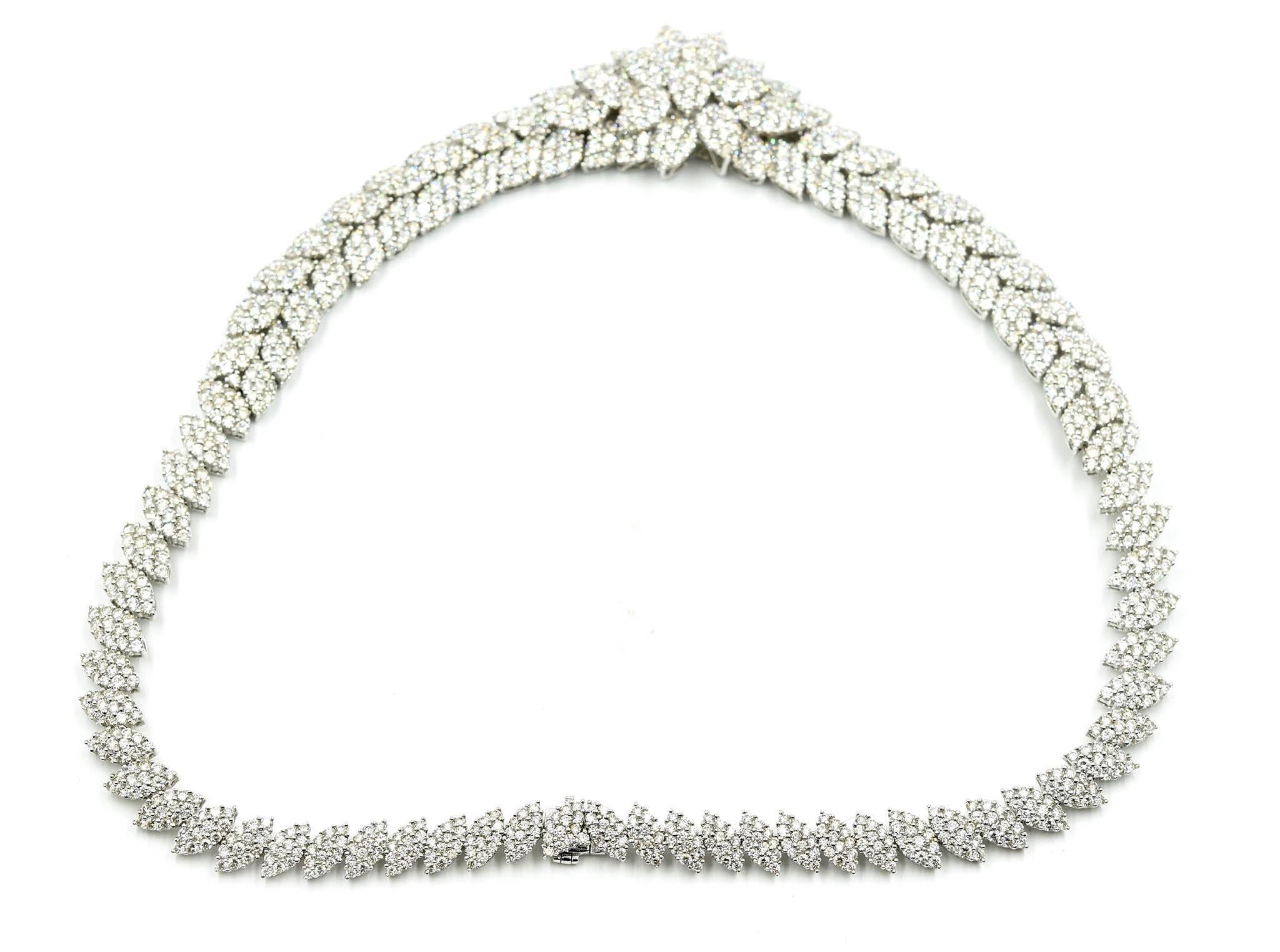 Round Cut 18 Karat White Gold, 34.08 Carat Round Diamond Collar Necklace