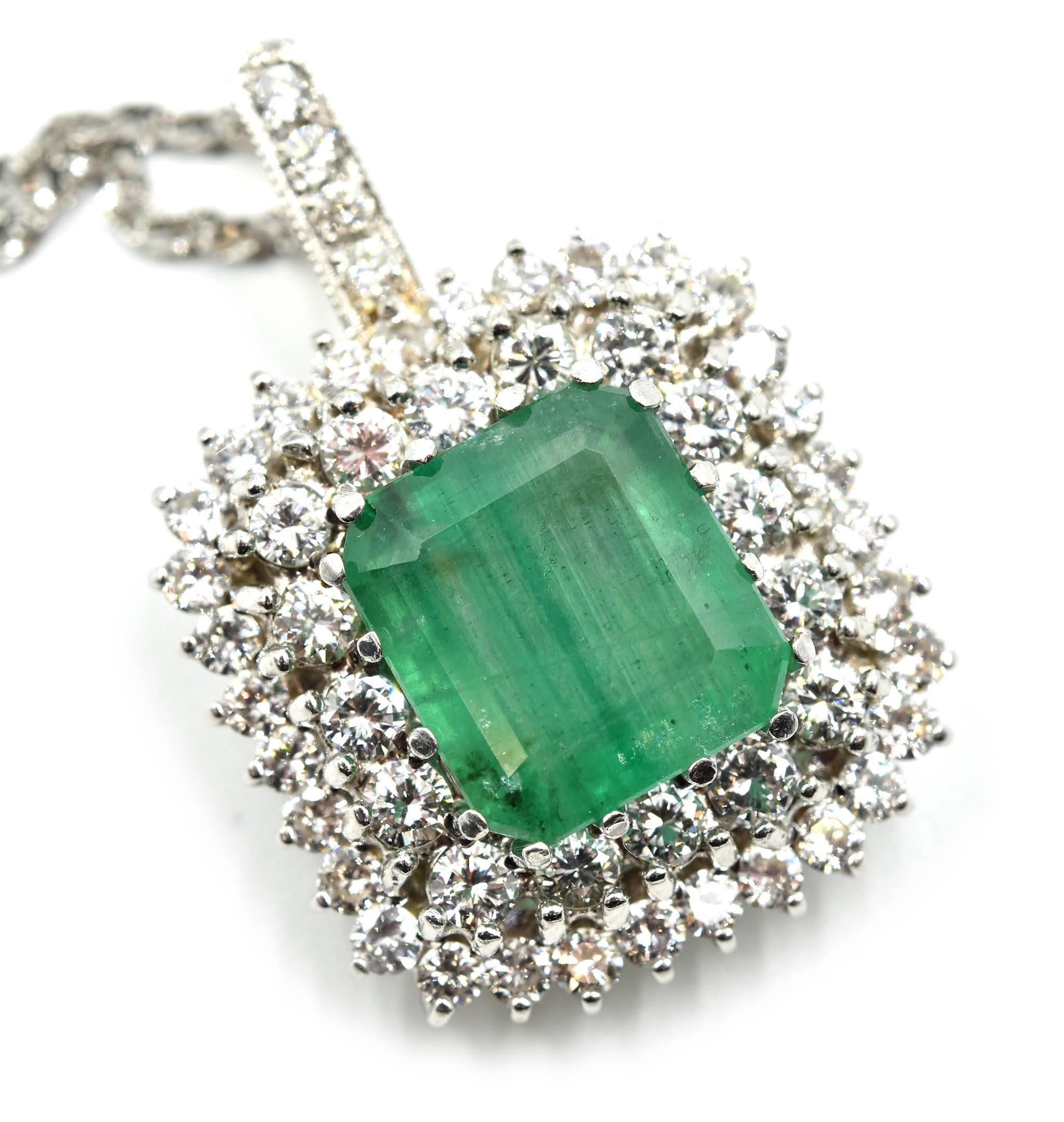 14 Karat White Gold 3.00 Carat Diamond and Emerald Pendant Necklace In Excellent Condition In Scottsdale, AZ