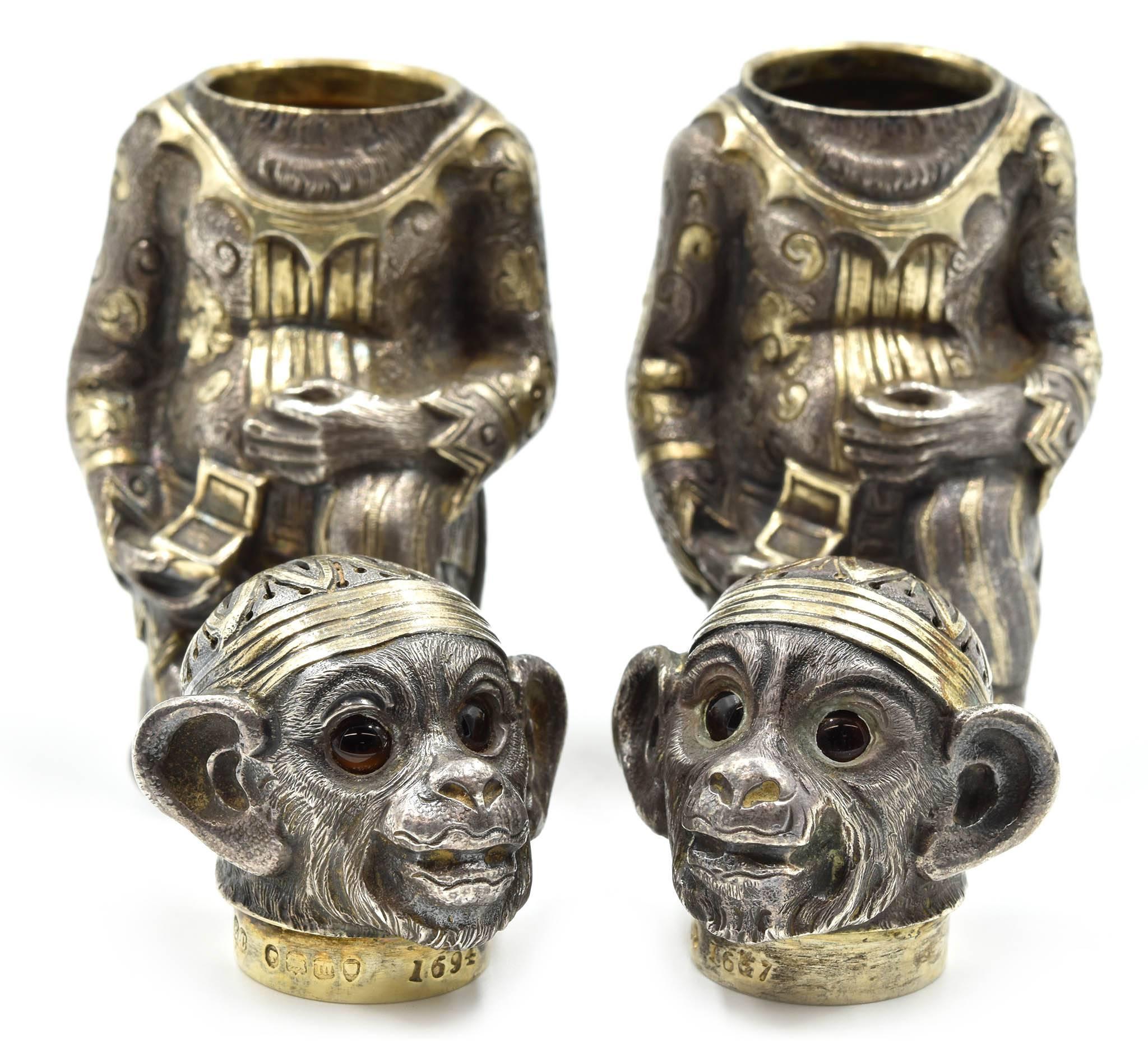 Vittoriano Antico shaker a forma di scimmia in argento sterling in costume asiatico dorato di Edward Charles in vendita