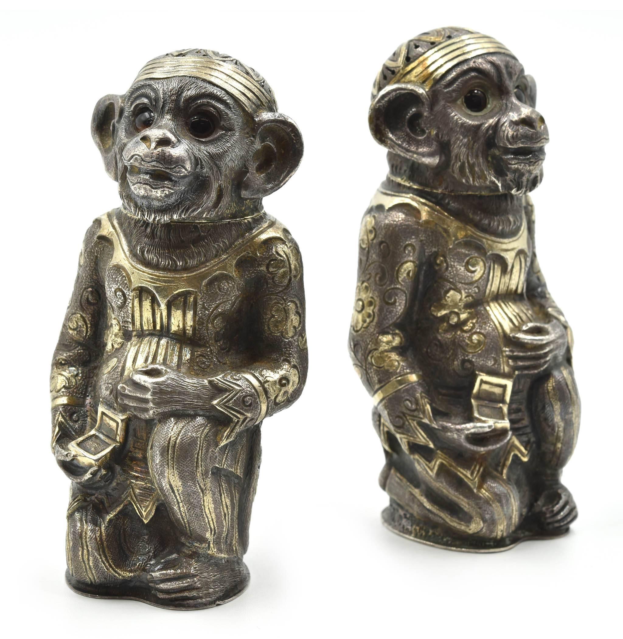 Antico shaker a forma di scimmia in argento sterling in costume asiatico dorato di Edward Charles in vendita 1