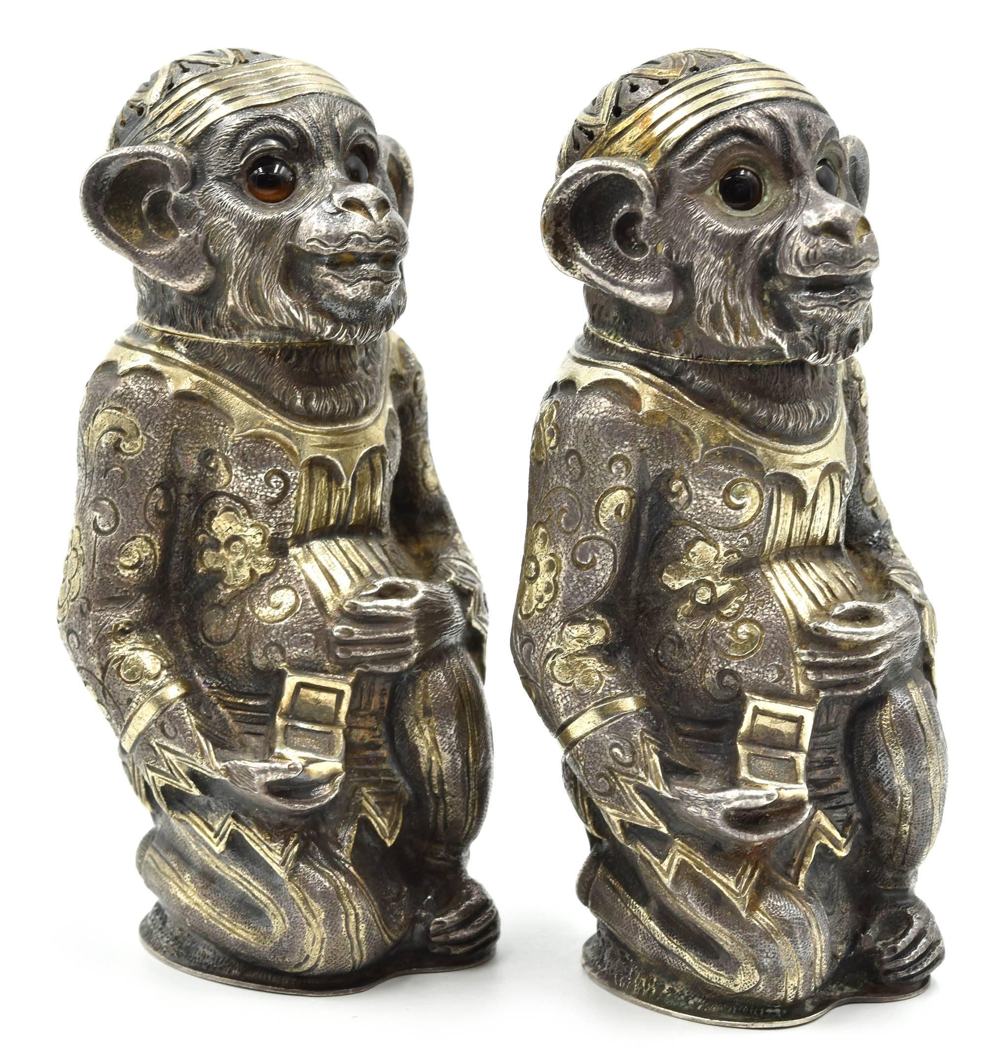 da uomo o donna Antico shaker a forma di scimmia in argento sterling in costume asiatico dorato di Edward Charles in vendita